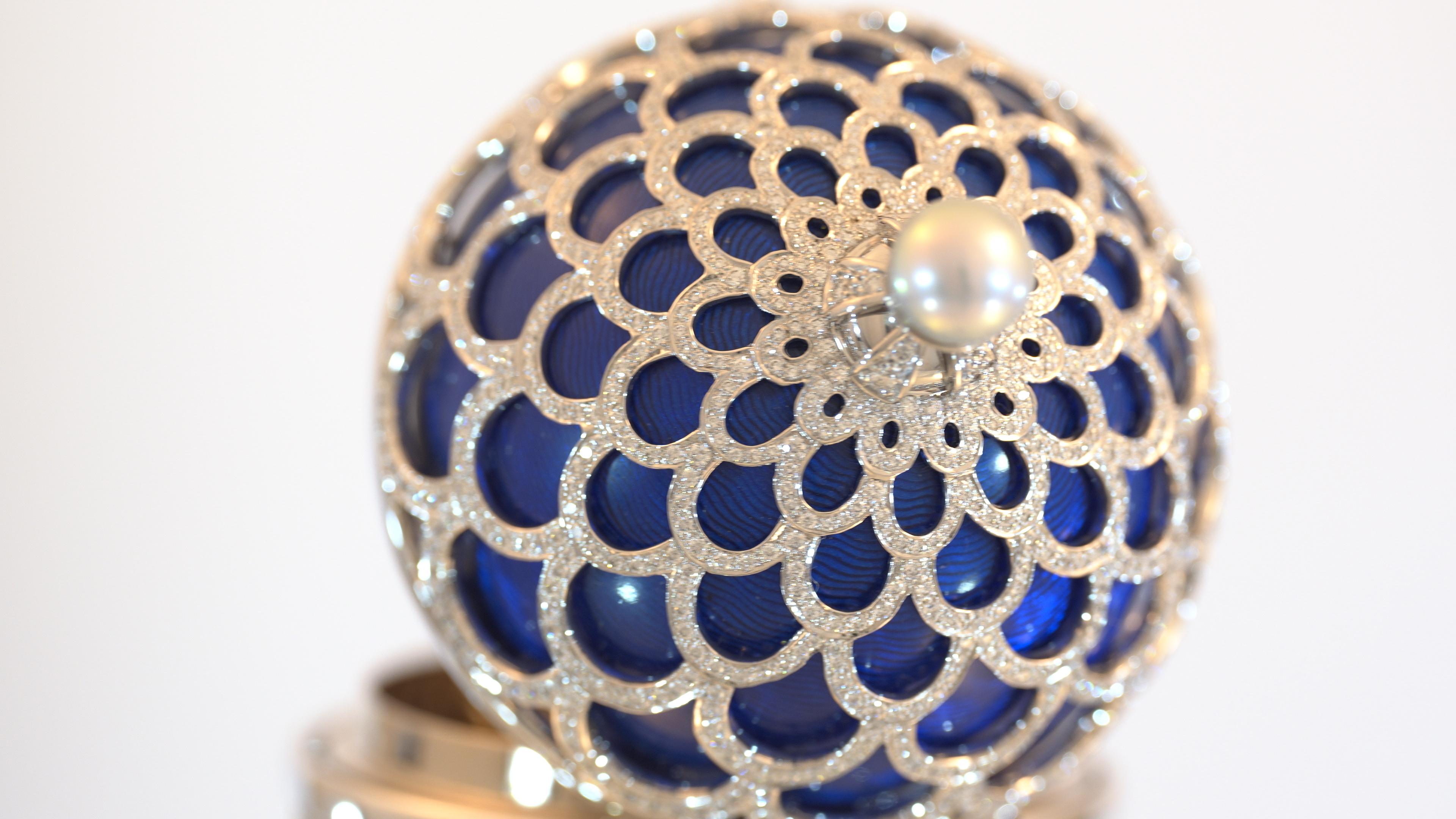 Fabergé Chicken-Egg, White Gold, Medium Blue Enamel, 1.582 Diamonds, Ruby, Pearl In Excellent Condition For Sale In Pforzheim, DE