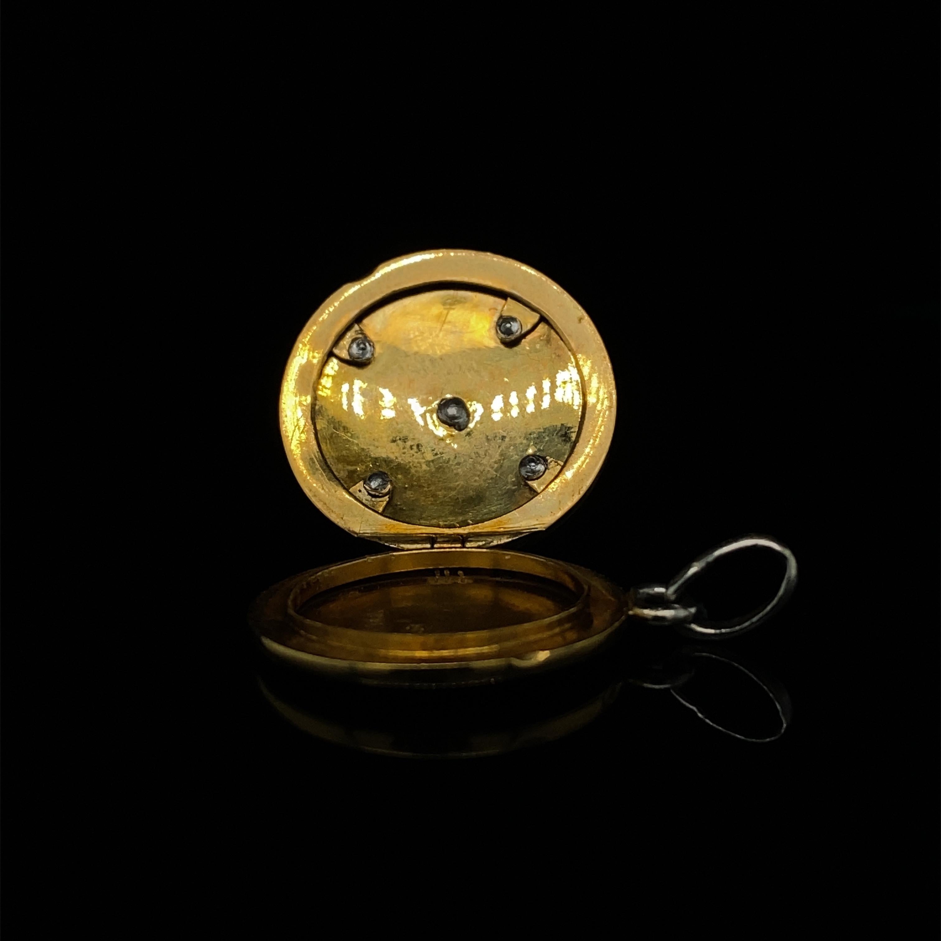 Faberge Circular Emaille Diamantbesetztes Medaillon aus 18 Karat Gelbgold, um 1900. (Rosenschliff) im Angebot