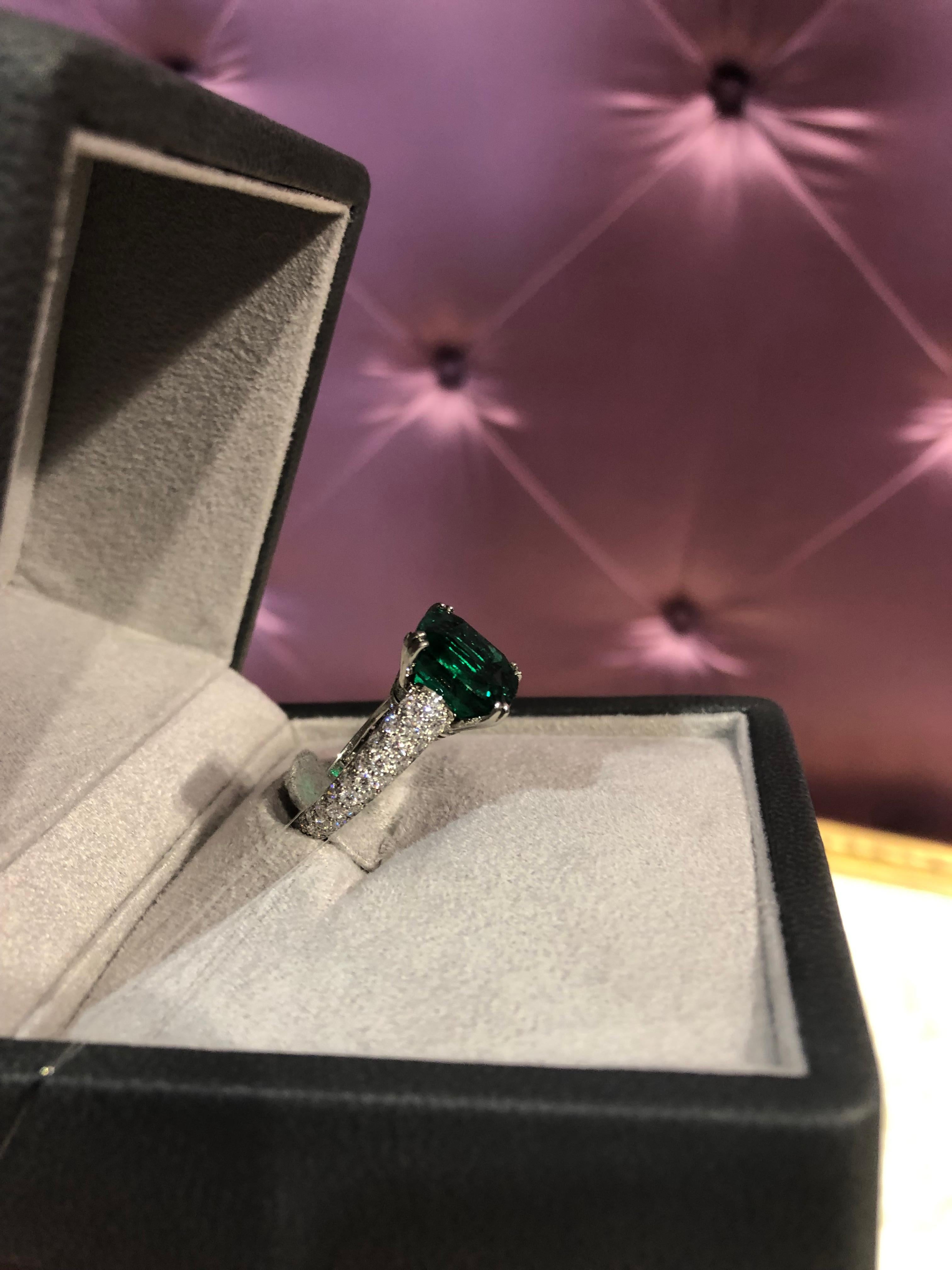 Three Colours of Love Emerald Ring
103RG180/1

The Three Colours of Love  Collection exemplifies ‘The Life in Colour’, seamlessly
fusing extraordinary coloured gemstones, artistic ingenuity and
exceptional craftsmanship. Fabergé’s vibrant gemstones