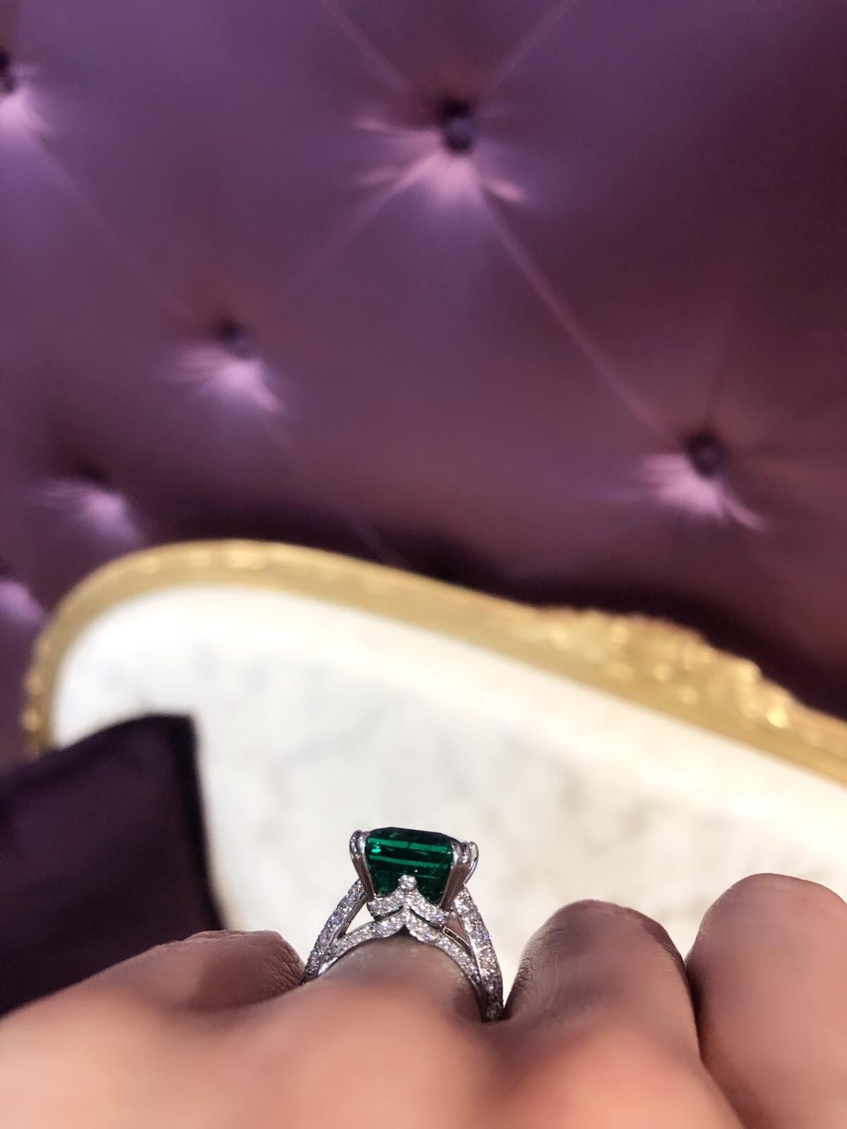 Belle Époque Fabergé Collection Three Colors of Love Gubelin Cert 8.27 Carat Emerald  Ring For Sale