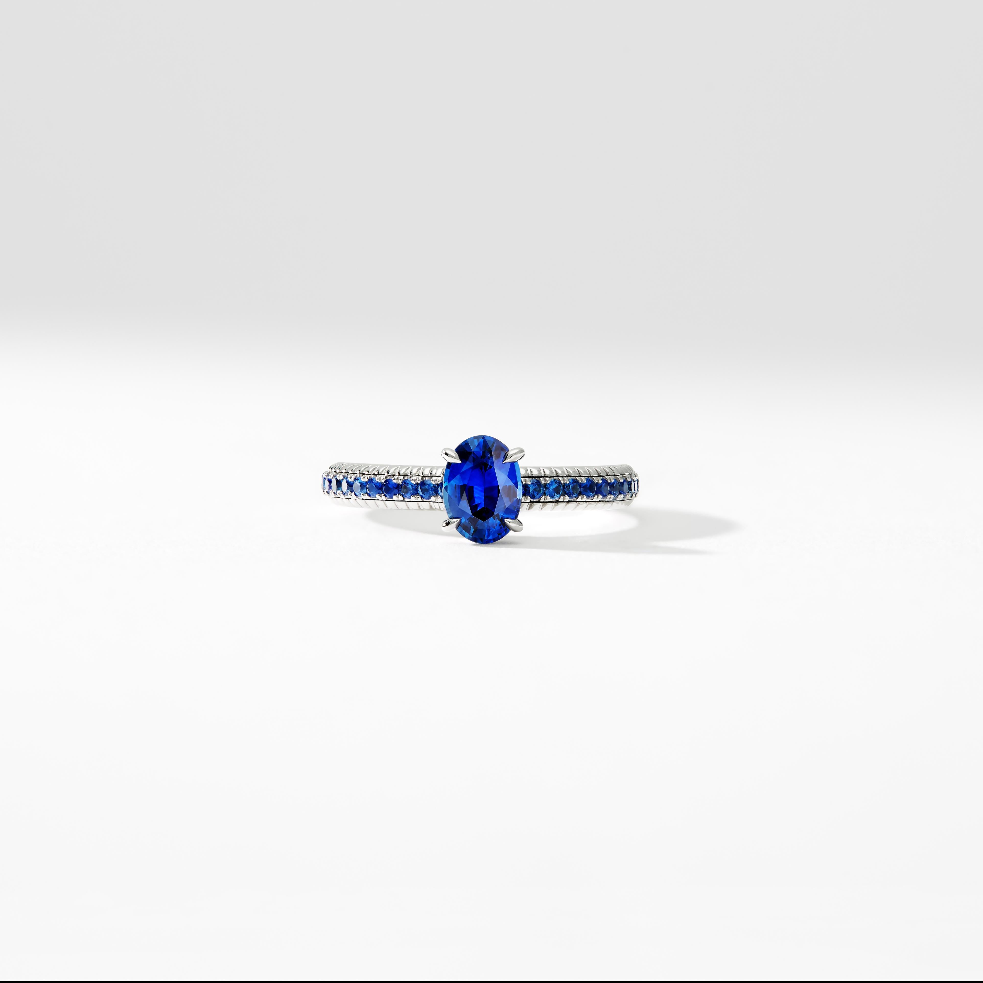 For Sale:  Fabergé Colours of Love Gold Blue Sapphire Fluted Ring with Sapphire Shoulders 4