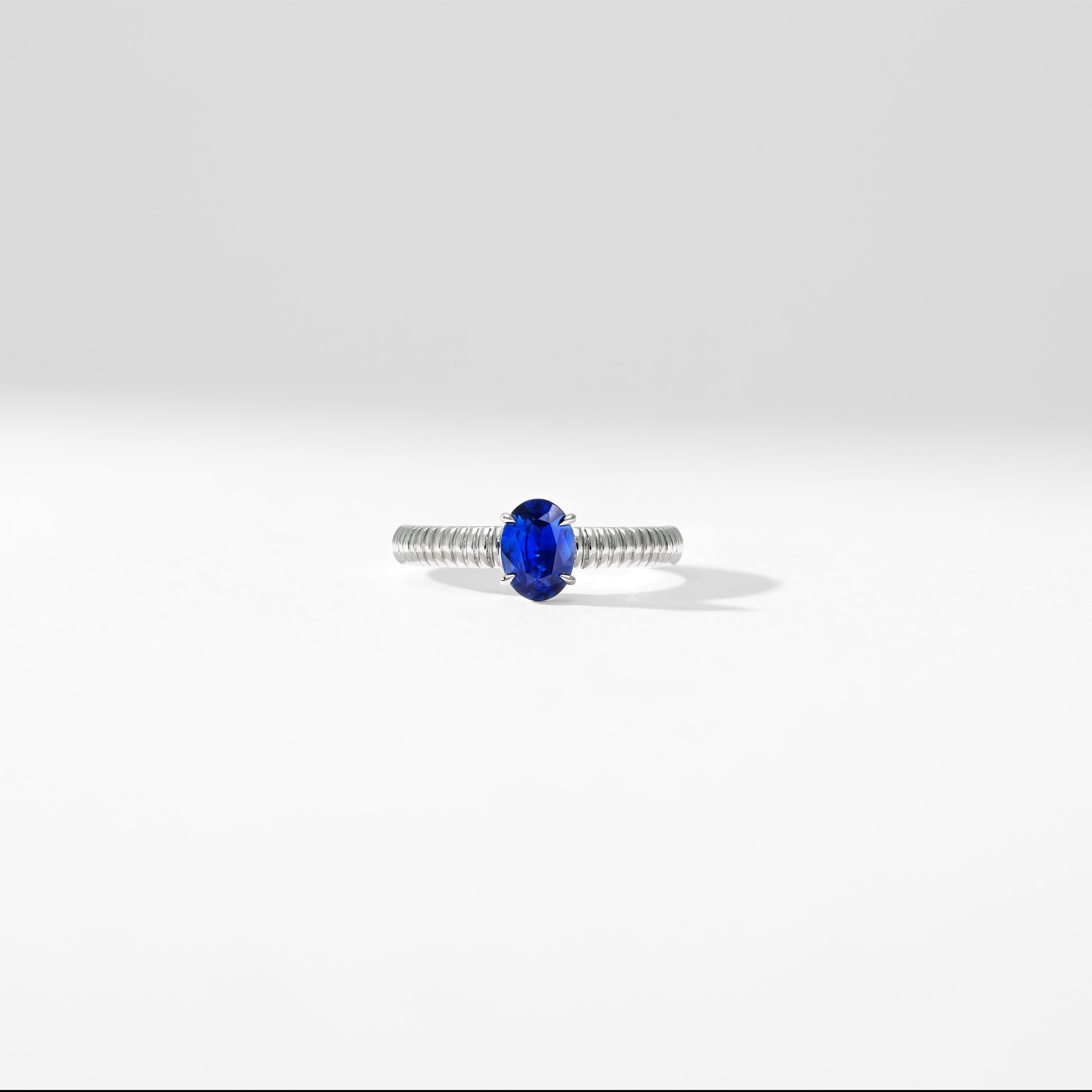For Sale:  Fabergé Colours of Love White Gold Blue Sapphire Fluted Ring 2
