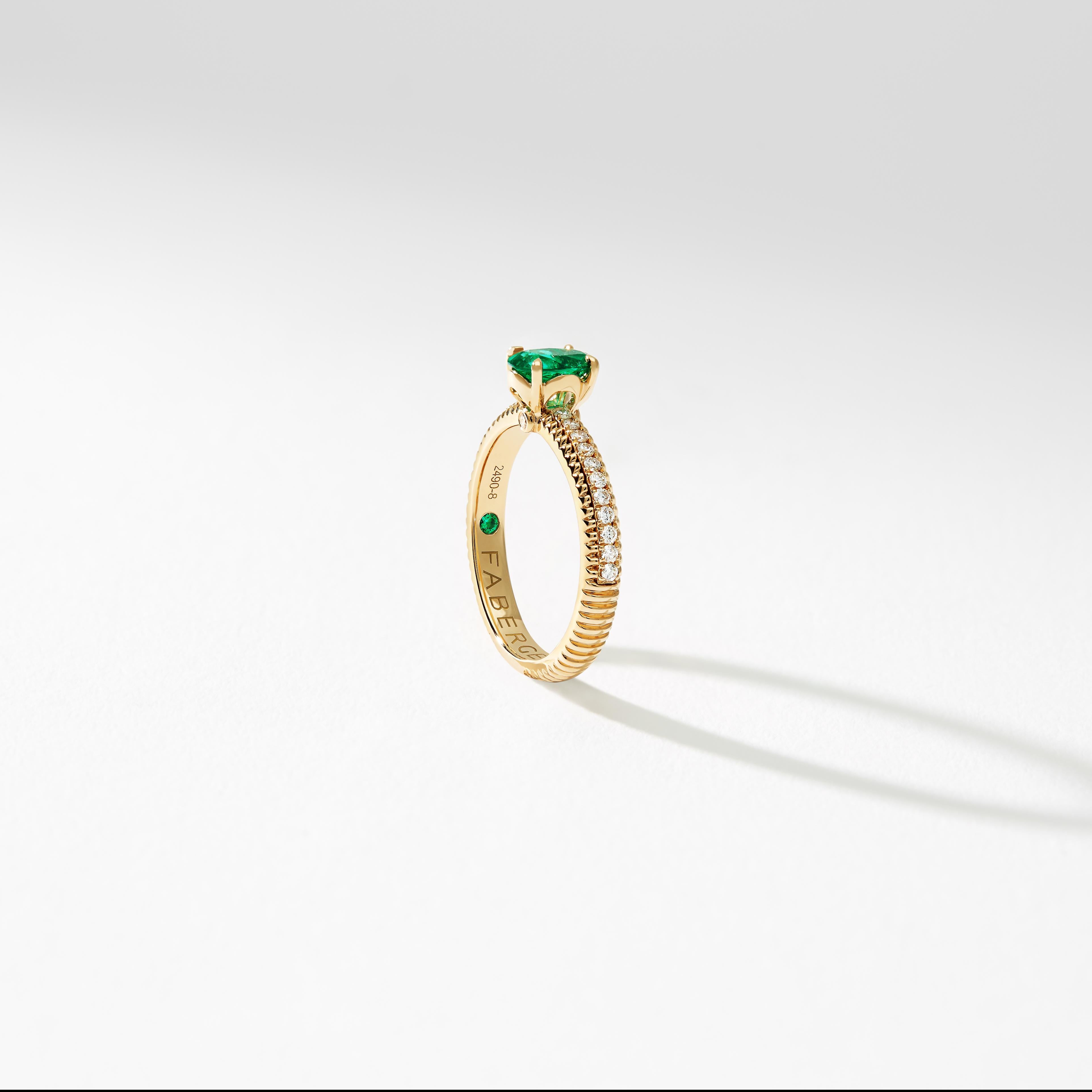 For Sale:  Fabergé Colours of Love Yellow Gold Emerald Fluted Ring with Diamond Shoulders 3