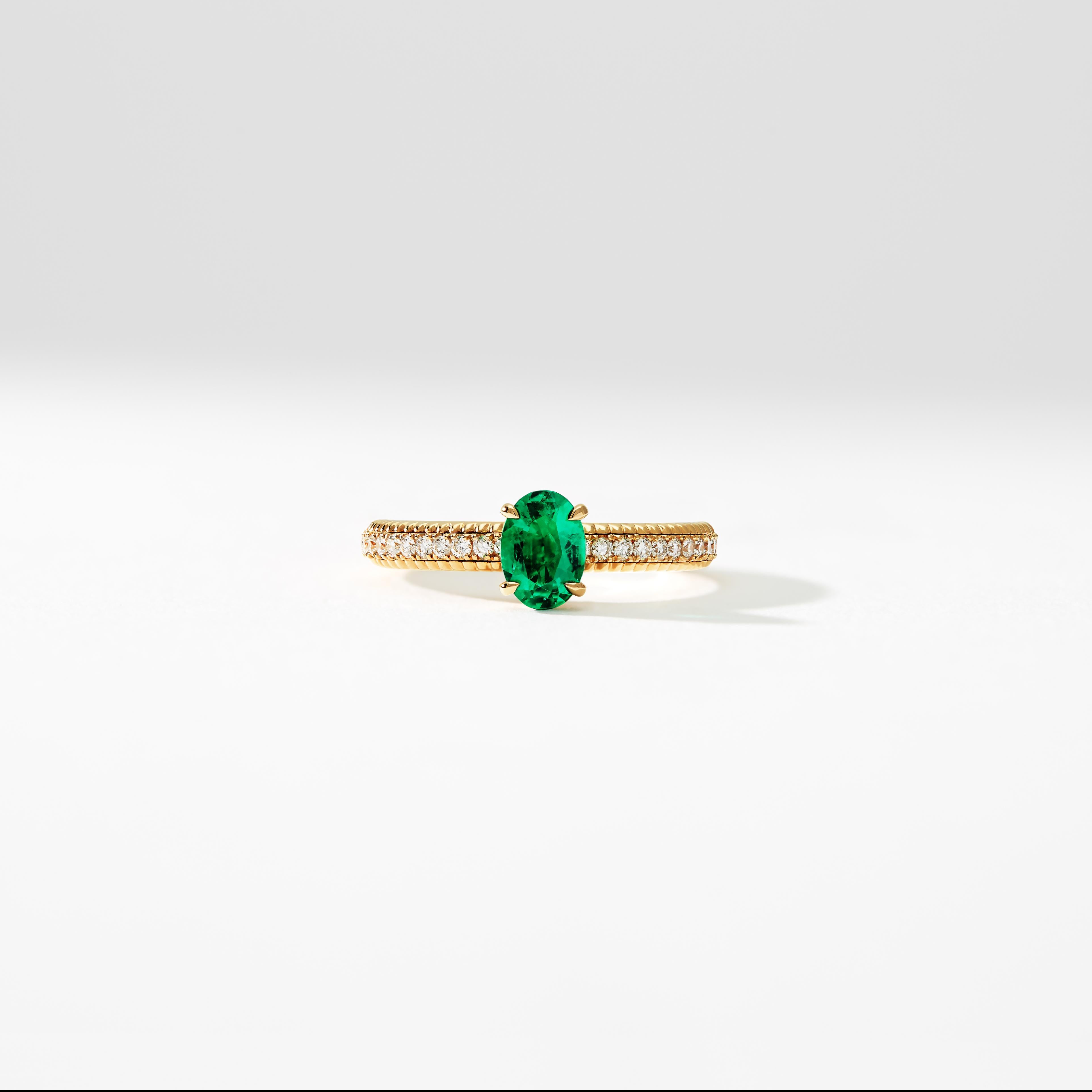 For Sale:  Fabergé Colours of Love Yellow Gold Emerald Fluted Ring with Diamond Shoulders 4