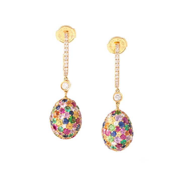 Fabergé Diamond Gems Yellow Gold 18K Earrings.

Diamonds 62-Round -0,72ct VS1.
Emeralds 20-Round-0,47ct.
Blue Sapphires 32-Round-1,18ct. 
Rubis 34--Round-1,69ct.
Tsavorite.

Gross weight: 6.39 grams.

Length: 3.50 cm.
Width: max. 1.00 cm.


