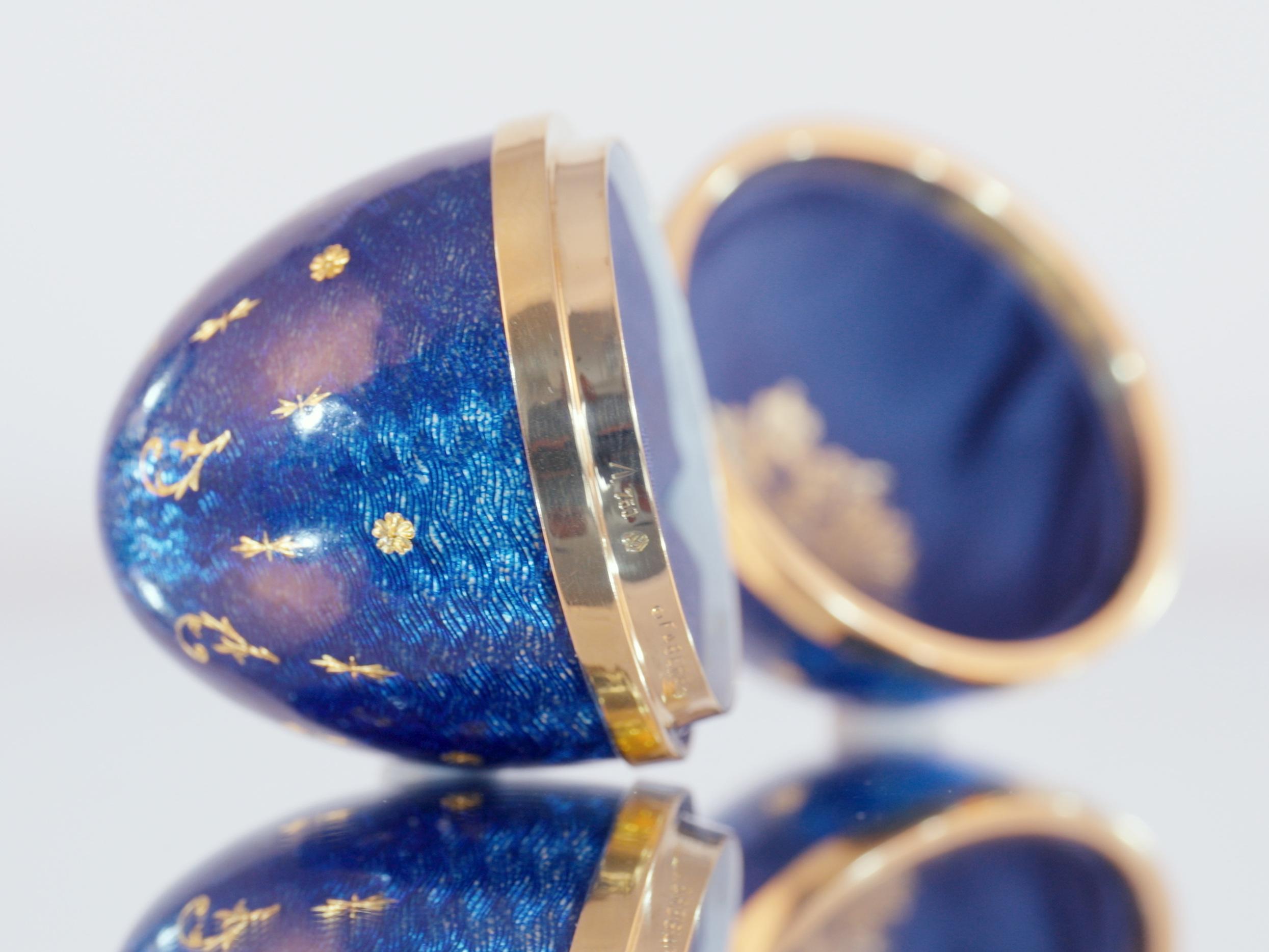 Fabergé egg object of art, 18-carat yellow gold, blue guilloché enamel with paillons, ruby cabochon 0.75 ct. 

This exquisite Fabergé egg, crafted entirely from solid gold by Workmaster Victor Mayer around 1995, is a true masterpiece of artistry and