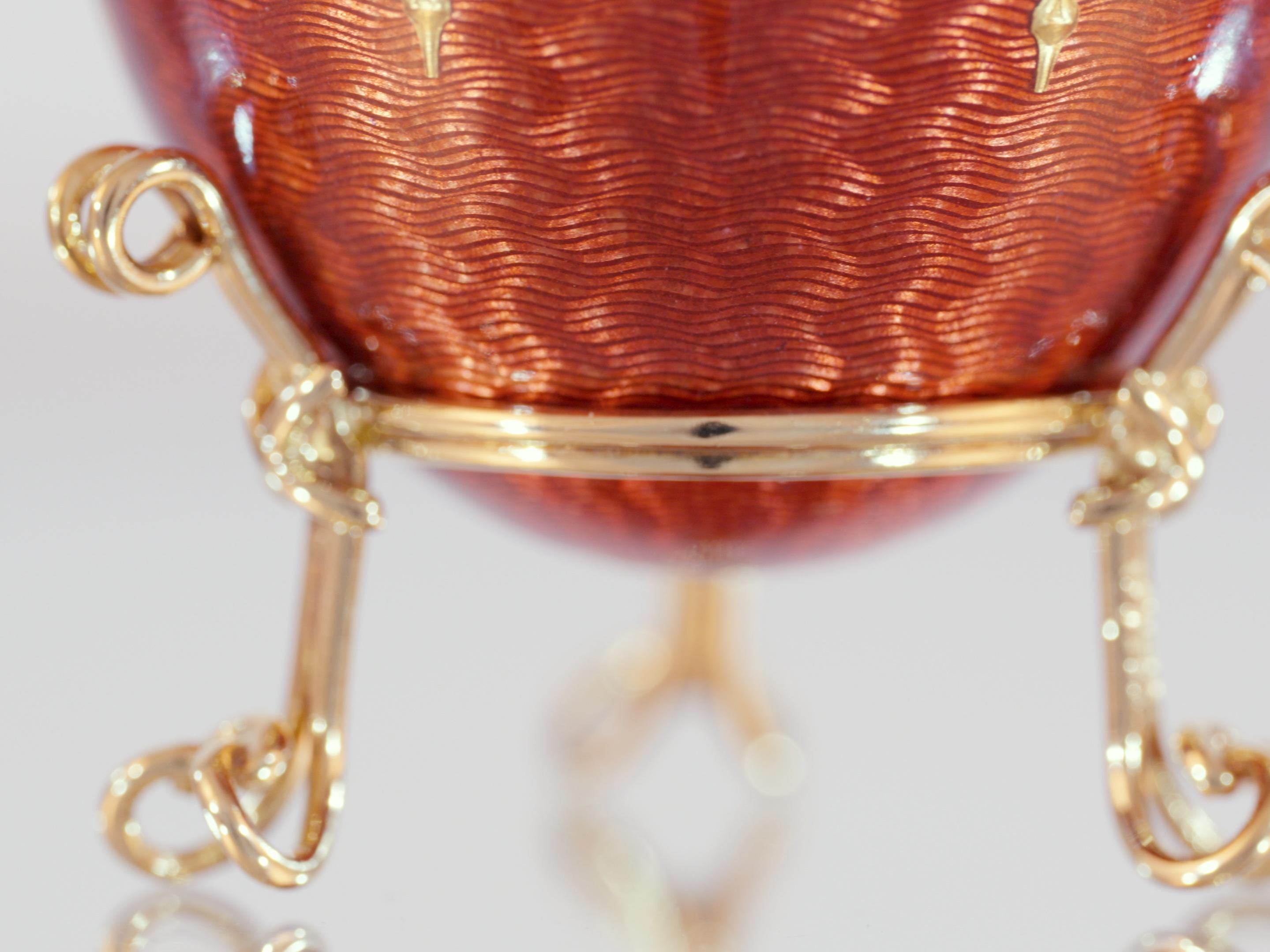 Women's or Men's Fabergé Egg Object of Art 18 K Gold Red Guilloché Enamel Fleur-De-lys Paillons For Sale