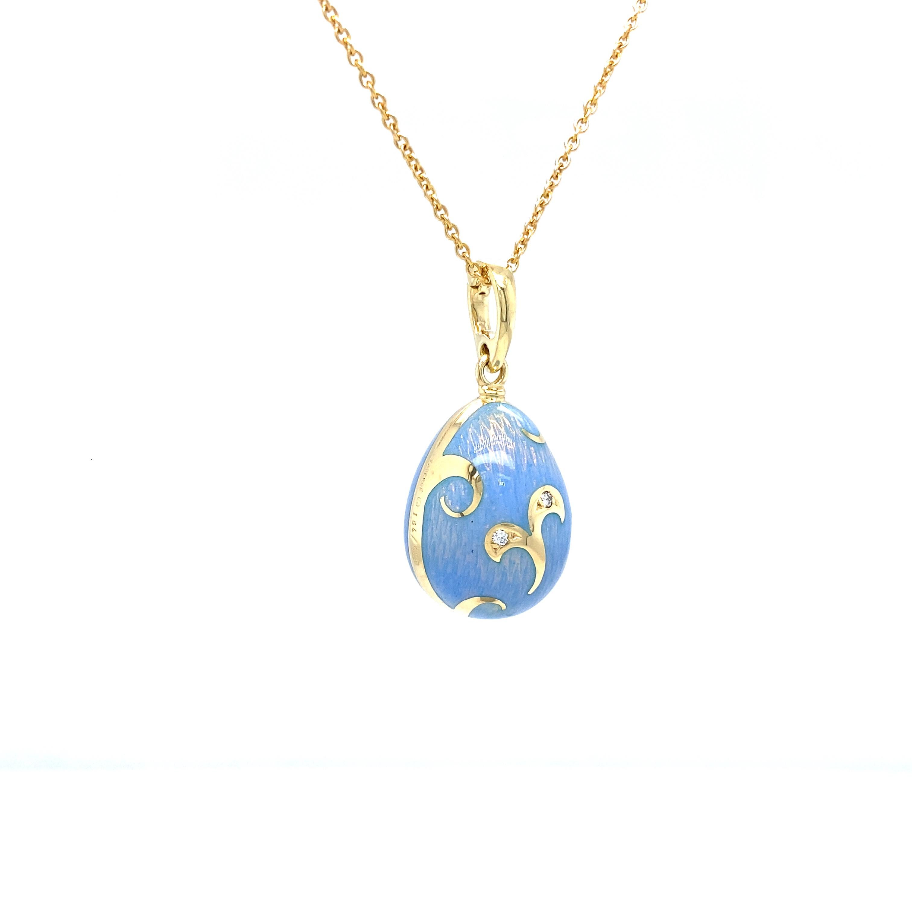 Fabergé egg pendant necklace, limited edition, 18k yellow gold, translucent opalescent blue, 2 brilliant cut diamonds 0.02 ct G VS, 45 cm

Reference: F1793/OB/00/00/102
Brand: Fabergé
Workmaster: Victor Mayer
Design inspiration: Rocaille /