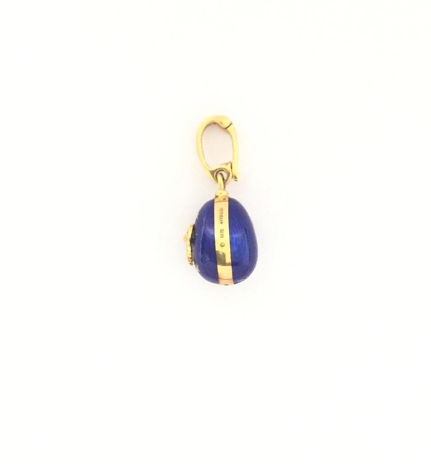 Faberge-Ei-Anhänger.
18k Gelbgold 
Blau emailliert
F1665BL