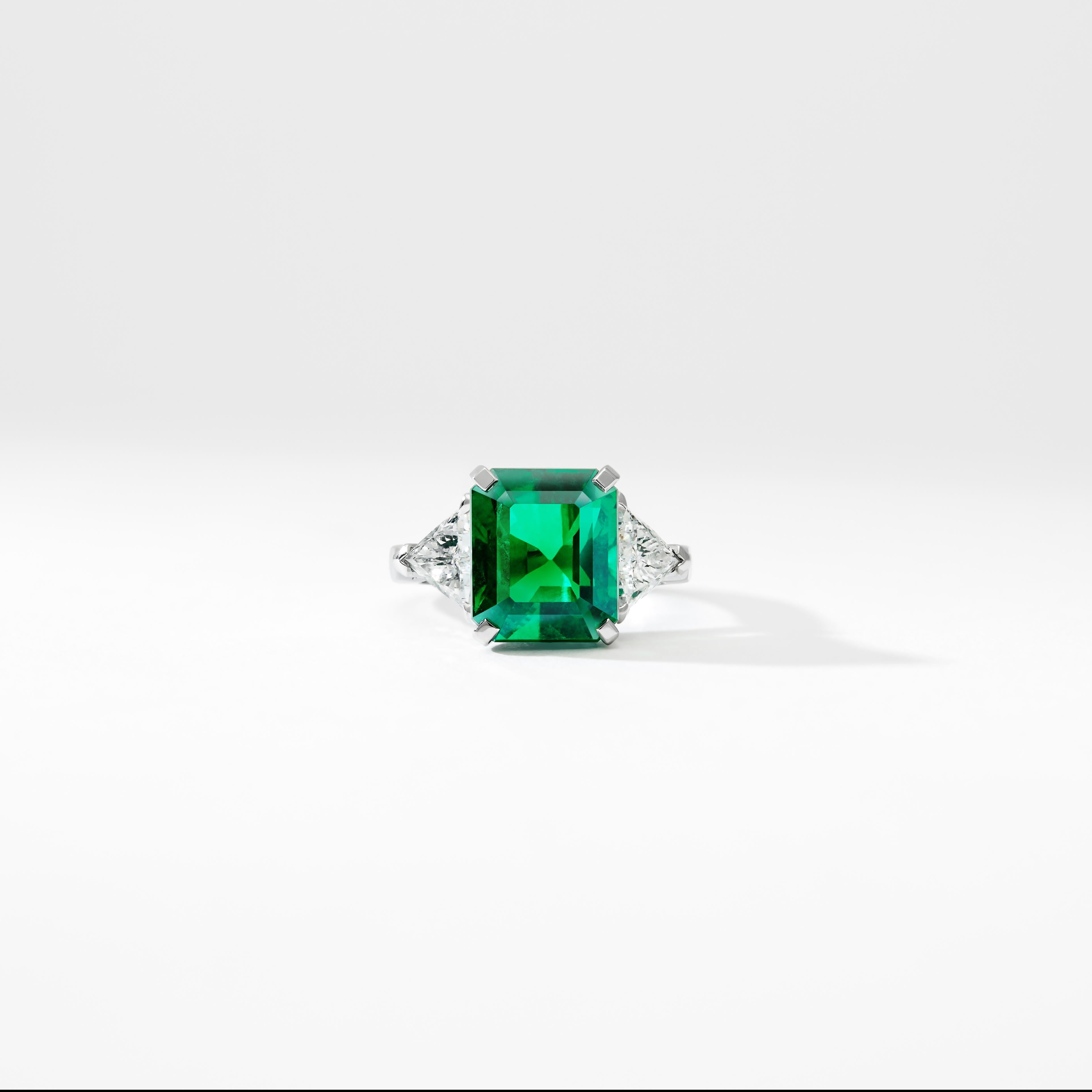 Round Cut Fabergé Emerald Ring For Sale