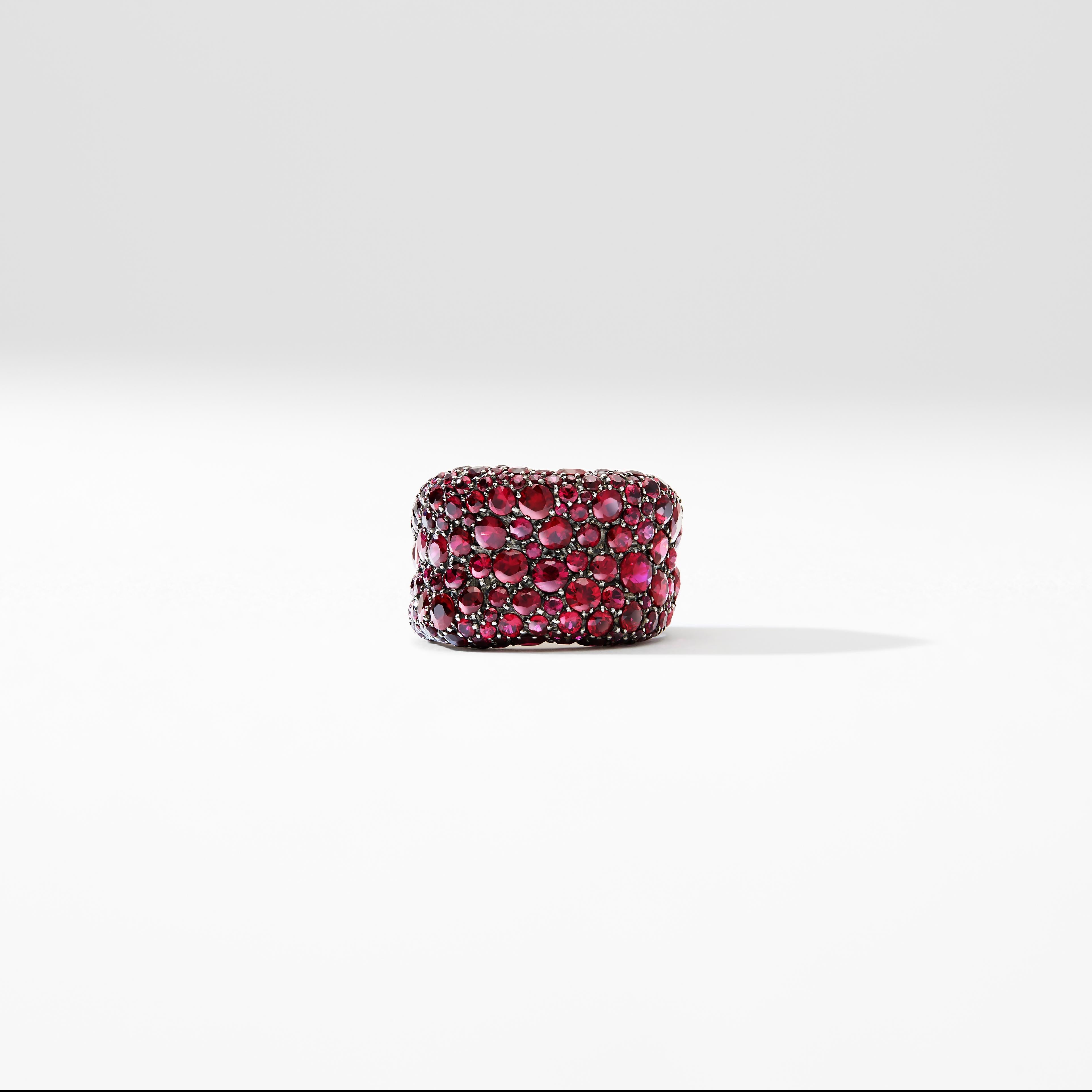 For Sale:  Fabergé Emotion 18k Yellow Gold Ruby Encrusted Chunky Ring 3