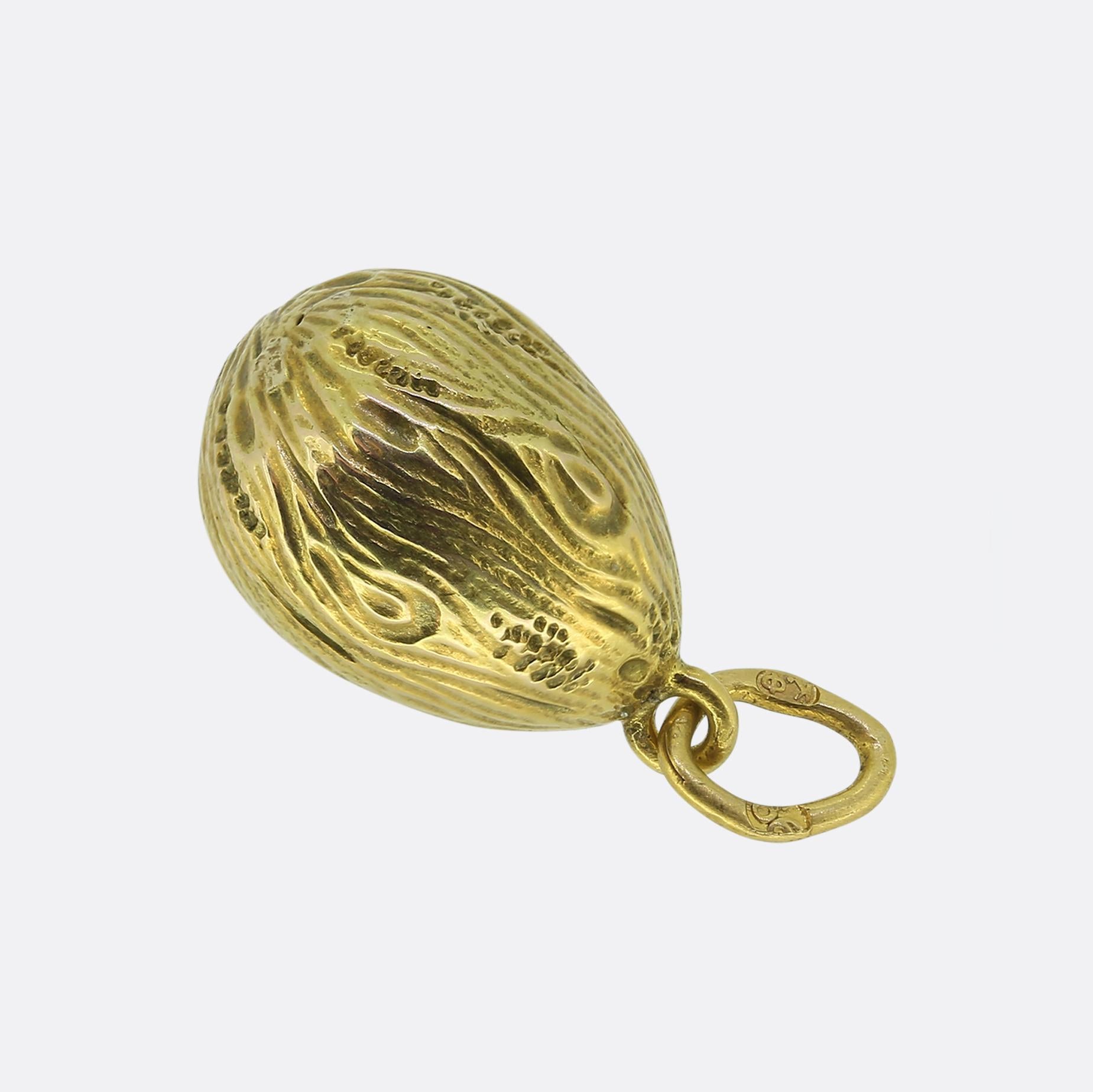 Fabergé Gravierter Ei-Anhänger im Zustand „Gut“ im Angebot in London, GB