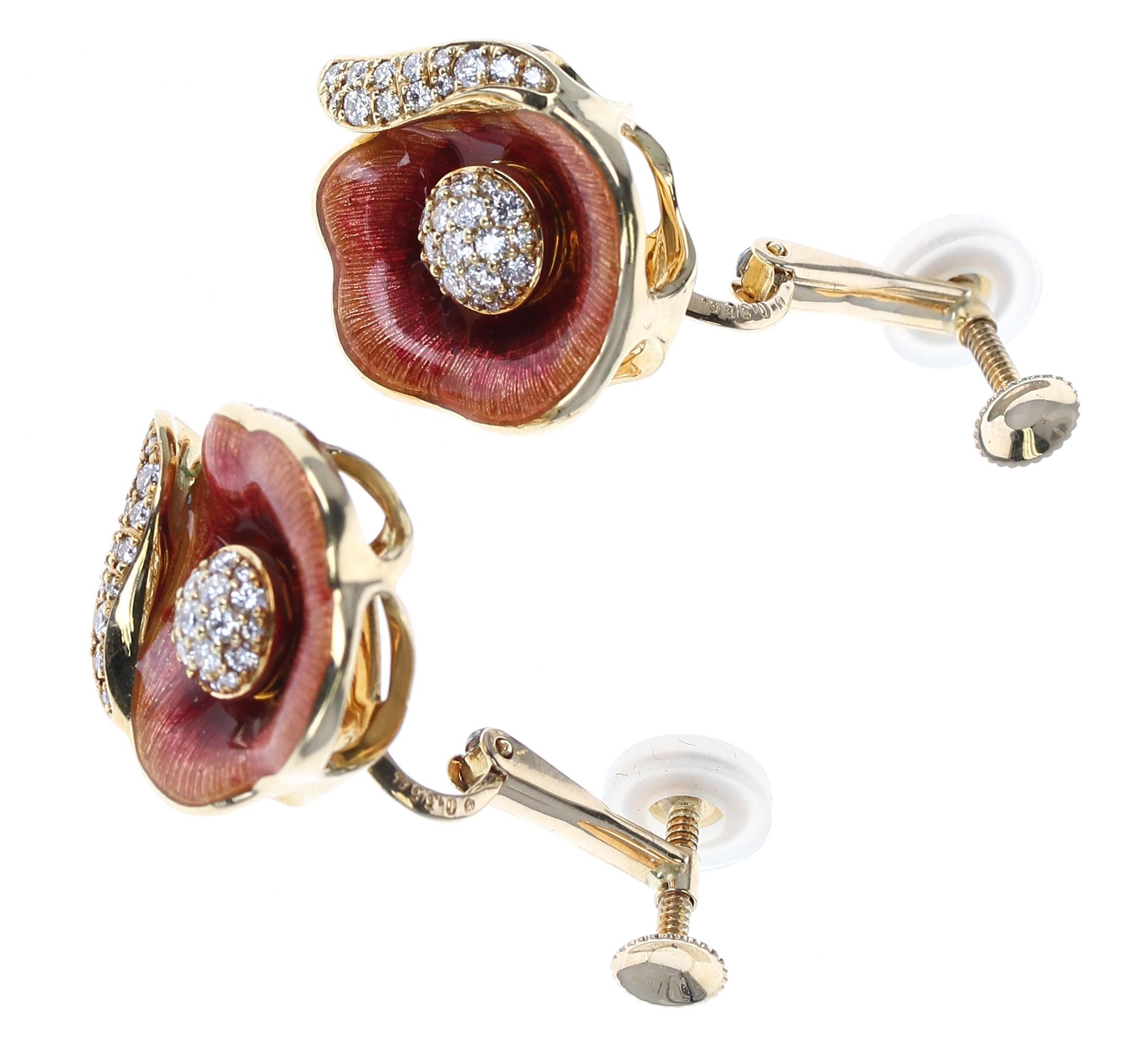 A beautiful pair of modern Fabergé Floral Orange Enamel and Diamond Earrings made in 18 Karat Yellow Gold. The enamel has a matte finish. Diamond Weight: 0.73 carats.
Total Weight: 18.98 grams.
