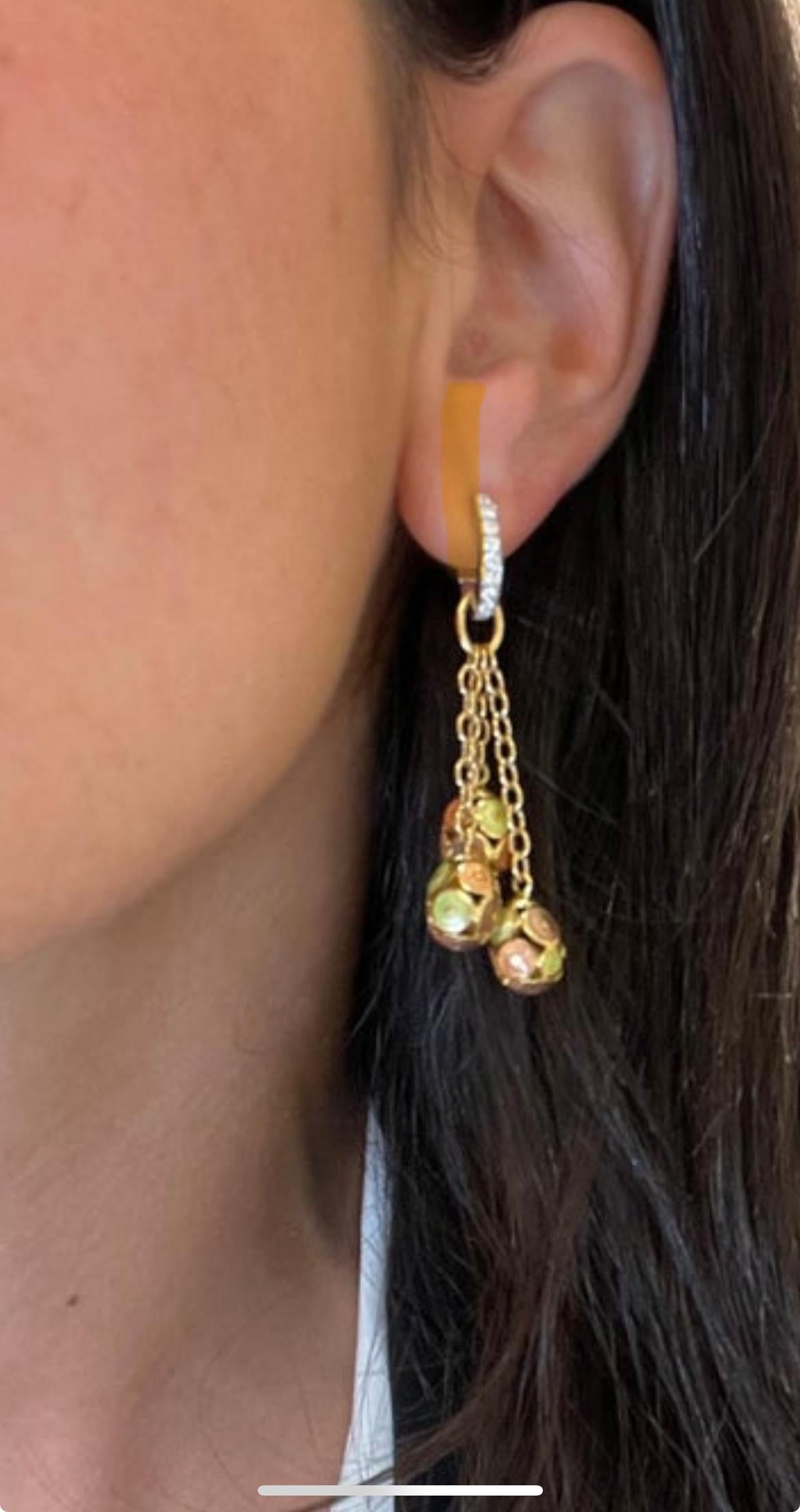 Uova pendenti in smalto Fabergé Guilloche in  Orecchini in oro 18K e diamanti in vendita 4