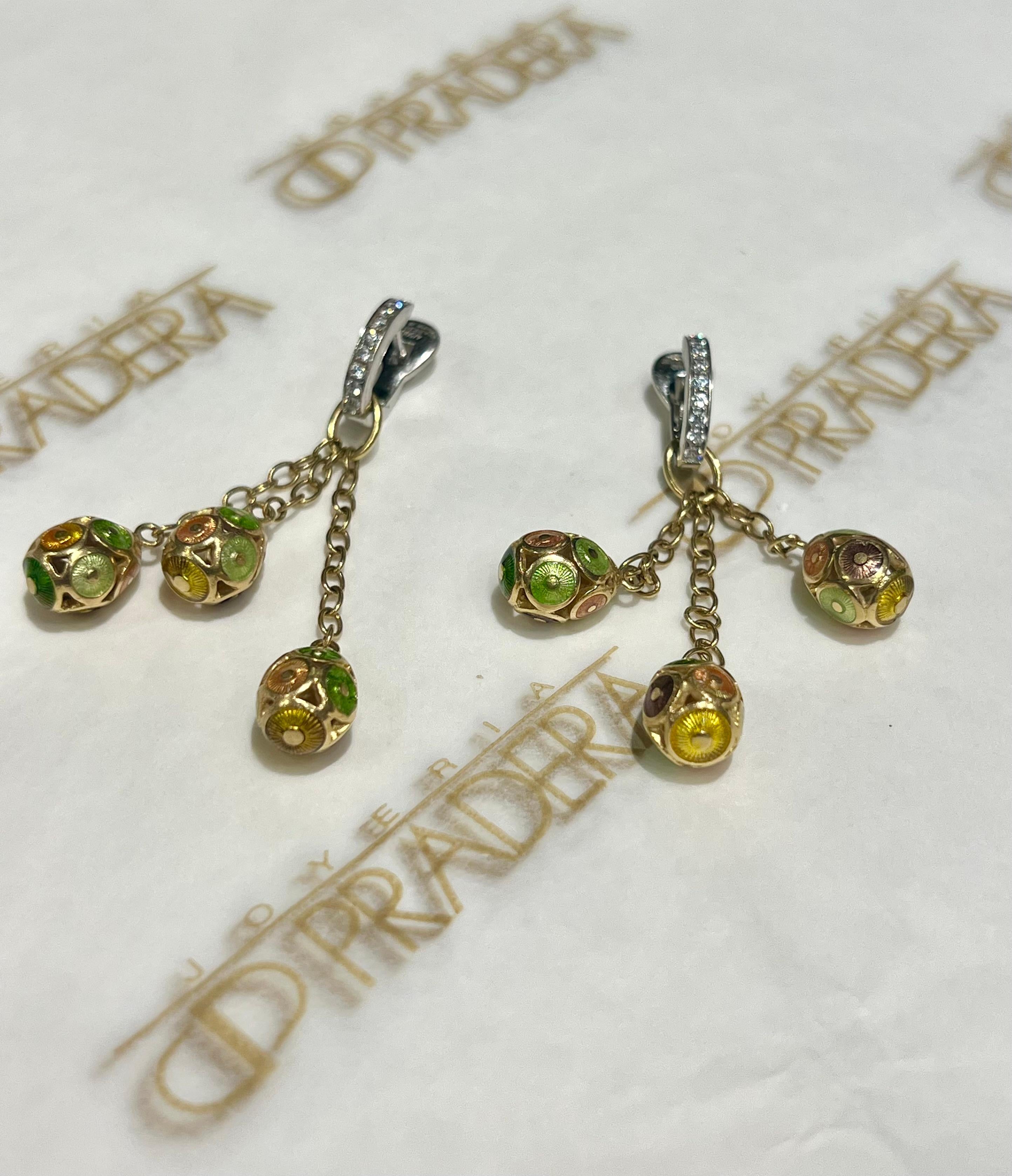 Uova pendenti in smalto Fabergé Guilloche in  Orecchini in oro 18K e diamanti In condizioni ottime in vendita a Bilbao, ES
