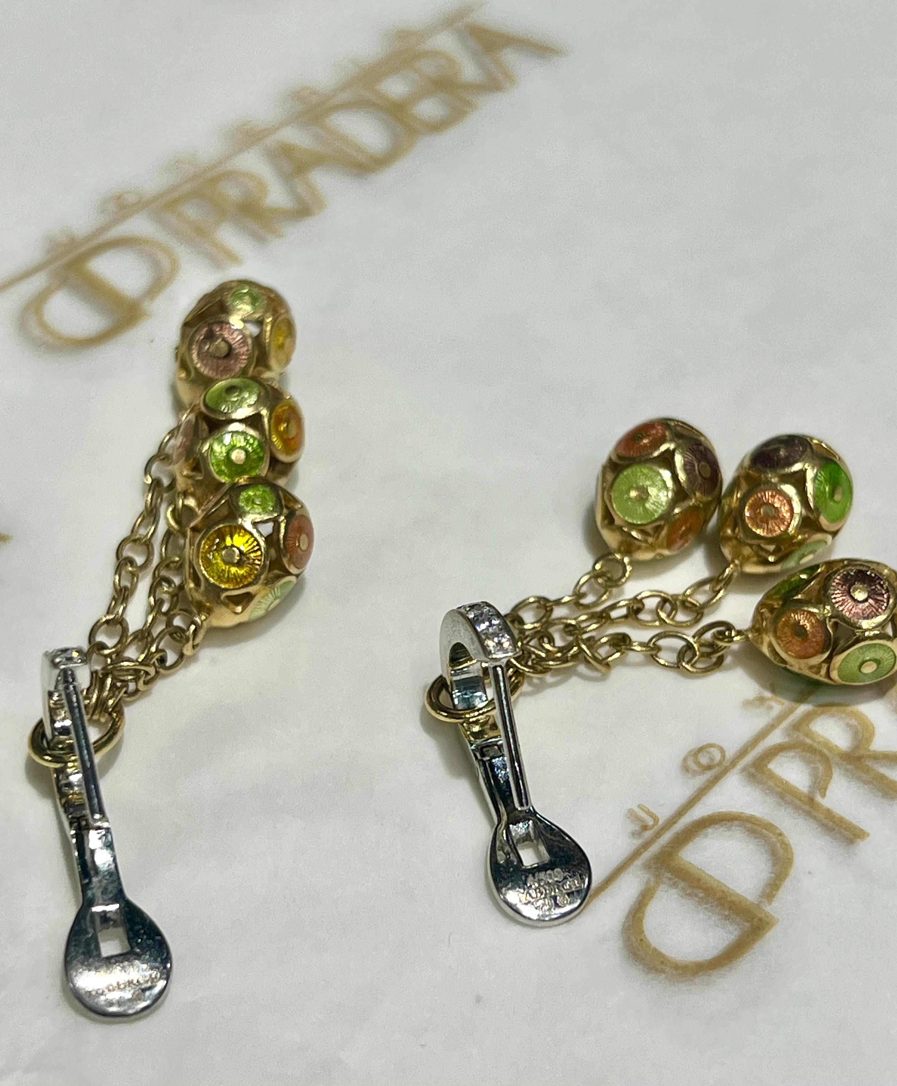 Donna Uova pendenti in smalto Fabergé Guilloche in  Orecchini in oro 18K e diamanti in vendita