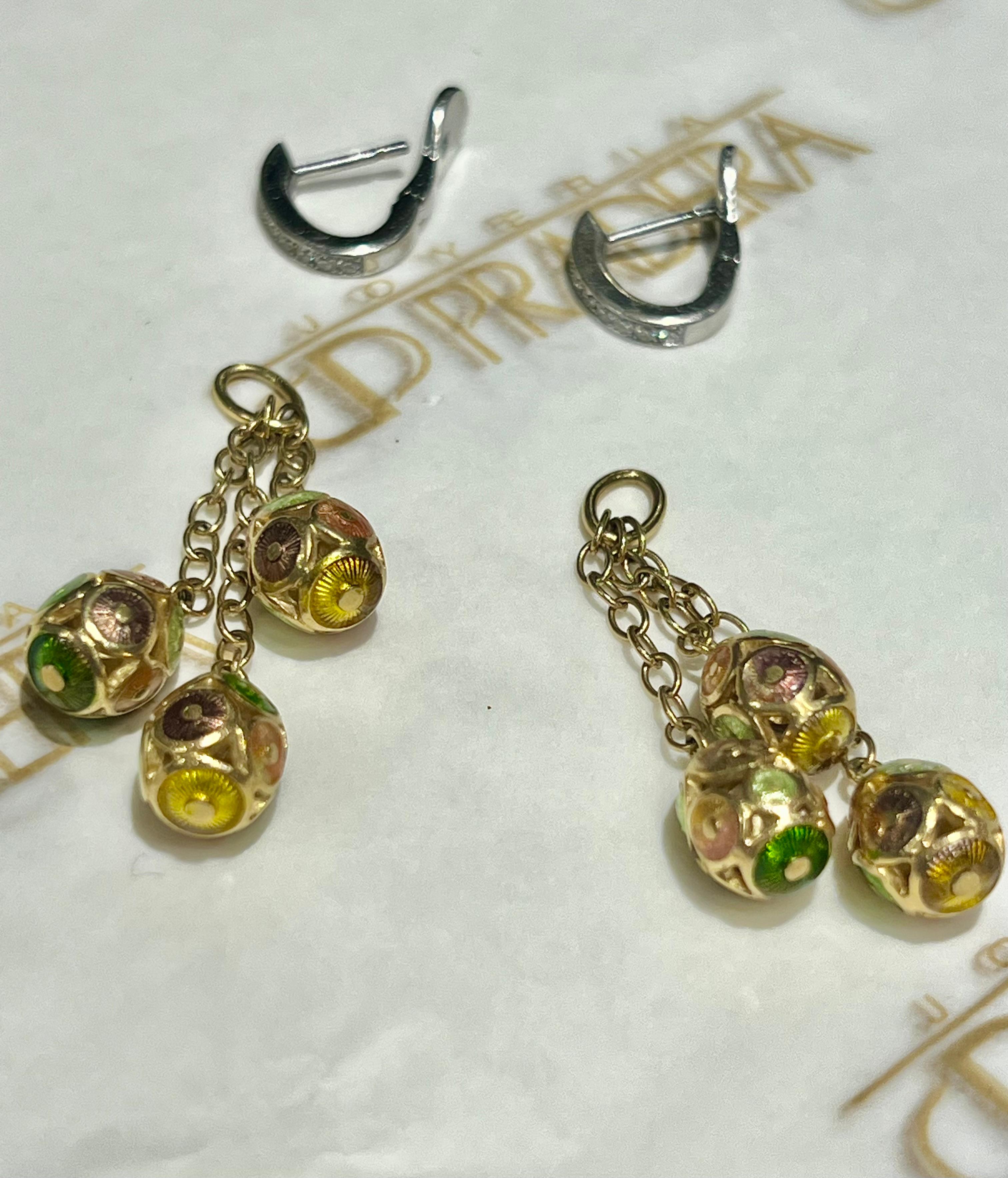 Uova pendenti in smalto Fabergé Guilloche in  Orecchini in oro 18K e diamanti in vendita 3