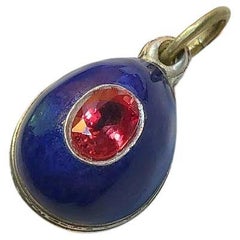 Fabergé Pendentif en forme d'œuf en spinelle guilloché, maître d'œuvre Phillip Theodore Ringe