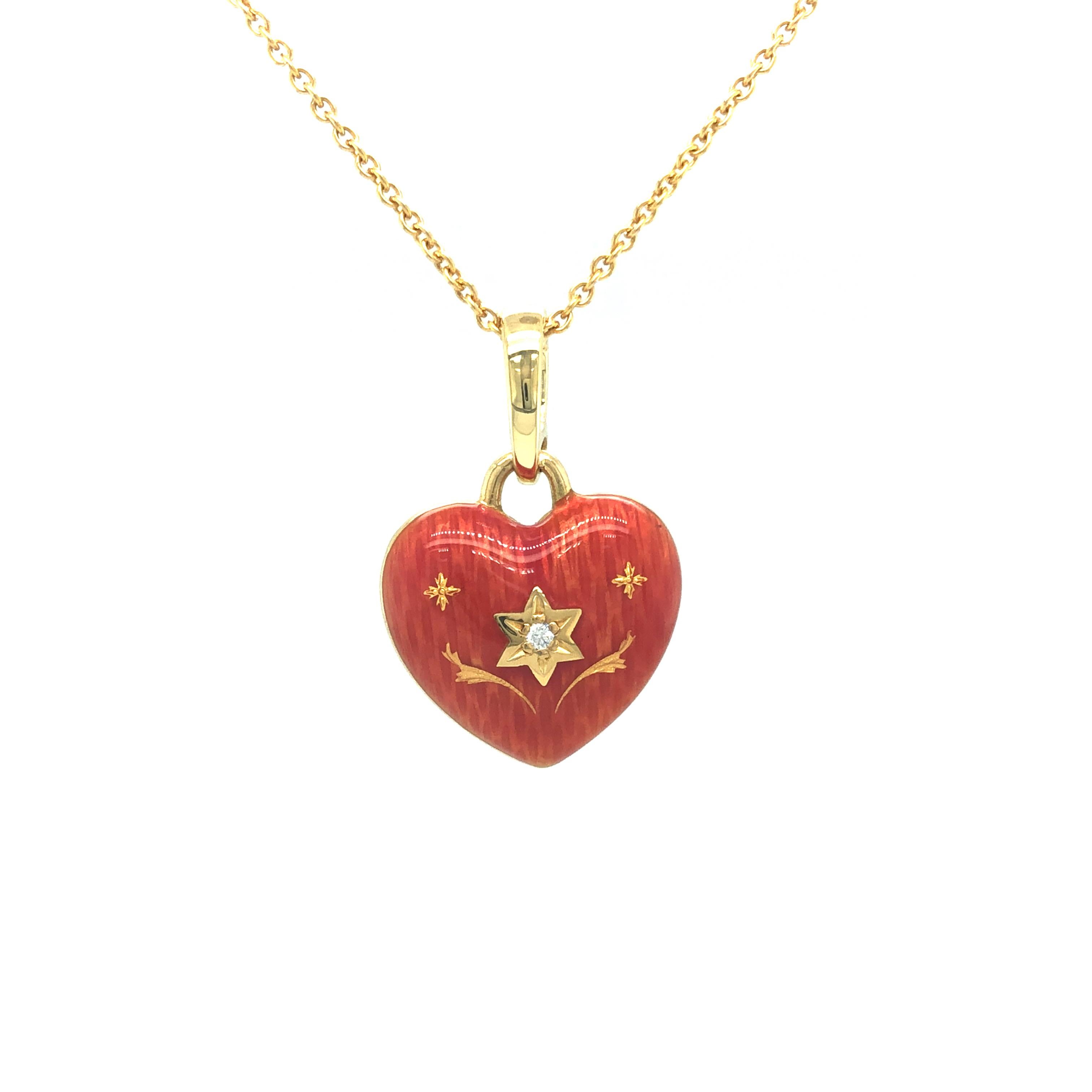 Fabergé heart pendant necklace, 18k yellow gold,  pink translucent enamel with four so-called paillons, 1 brilliant cut diamond 0.015 ct G VS, 45 cm


Reference: F1717/J1/00/00/102
Brand: Faberge
Workmaster: Victor Mayer
Material: 750/- yellow gold