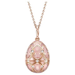 Faberge Heritage, médaillon surprise cœur en or rose, diamants et émail guilloché rose
