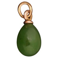 Colgante Fabergé Imperial Gold con huevo de jade de Henrik Wigström