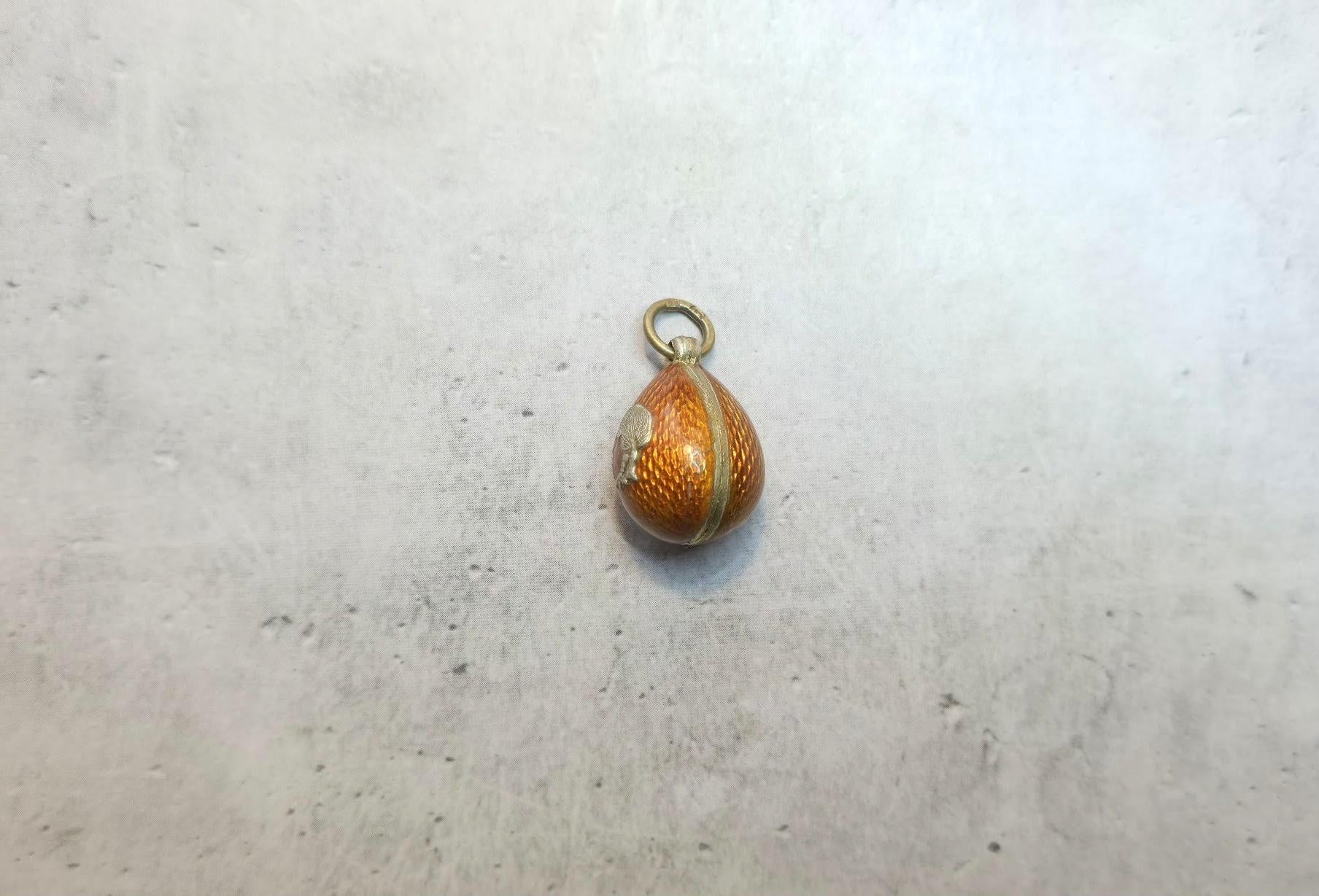 Faberge Pendentif œuf en émail guilloché impérial Oiseau, maître d'œuvre Alfred Thielemann Bon état - En vente à Chesterland, OH