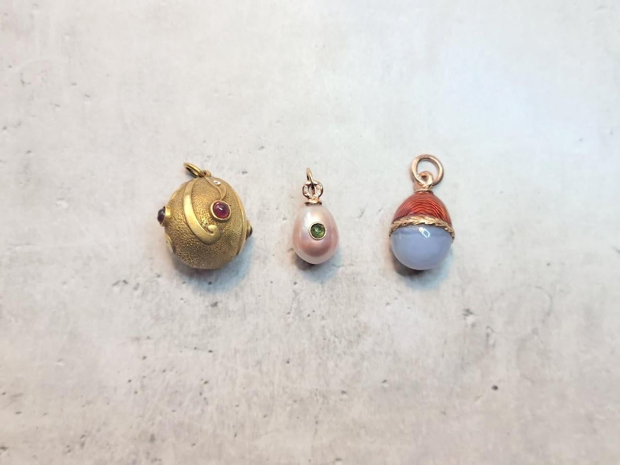 Fabergé Imperial Pearl Emerald Gold Egg Pendant by Henrik Wigström 5