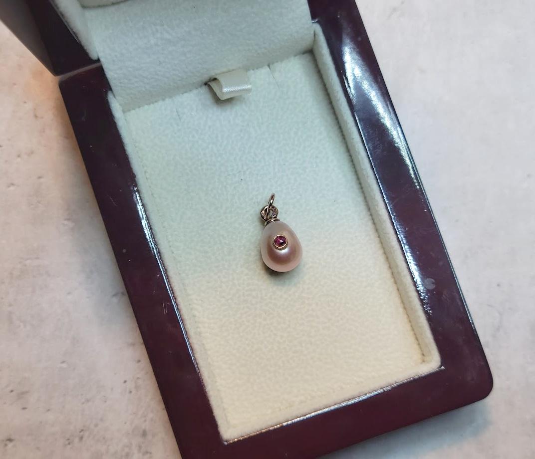 Fabergé Imperial Pearl Ruby Gold Egg Pendant by Henrik Wigström For Sale 3