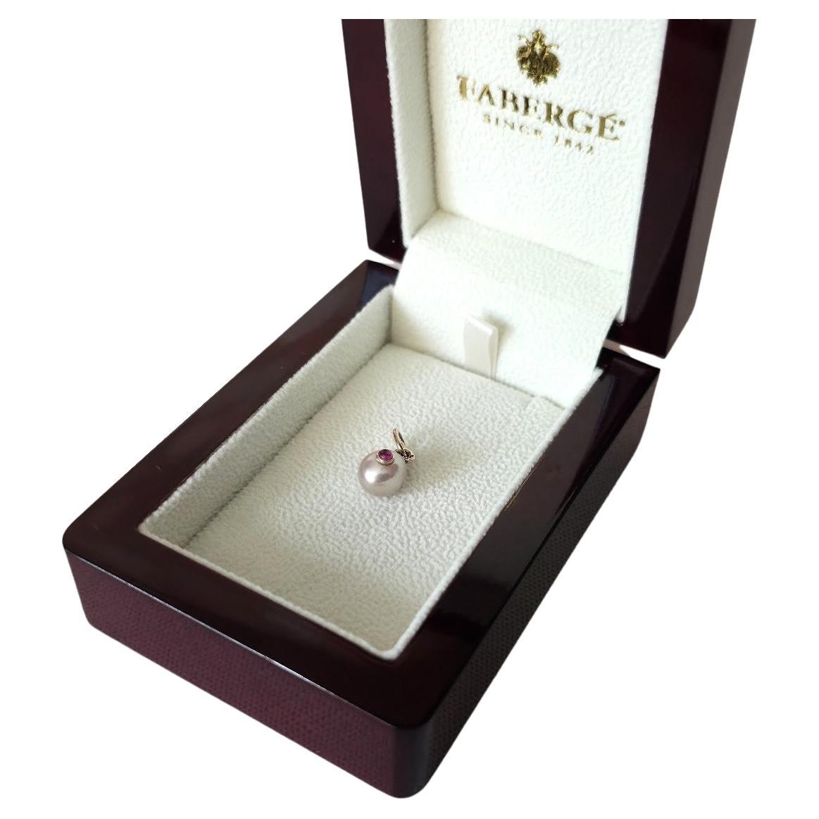 Colgante Fabergé Imperial Pearl Ruby Gold Egg de Henrik Wigström en venta