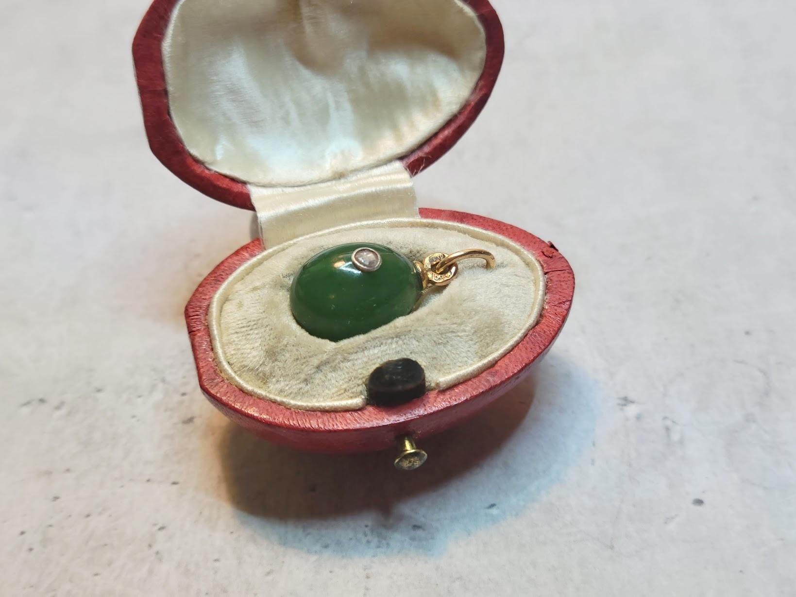 Fabergé - Pendentif œuf en jade russe Imperial Diamond Gold par Alfred Thielemann en vente 6