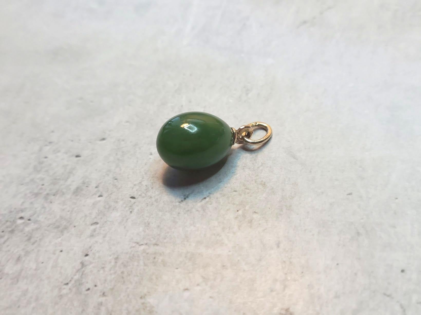 Fabergé Imperial Russian Jade Diamond Gold Egg Pendant by Alfred Thielemann In Excellent Condition For Sale In Chesterland, OH