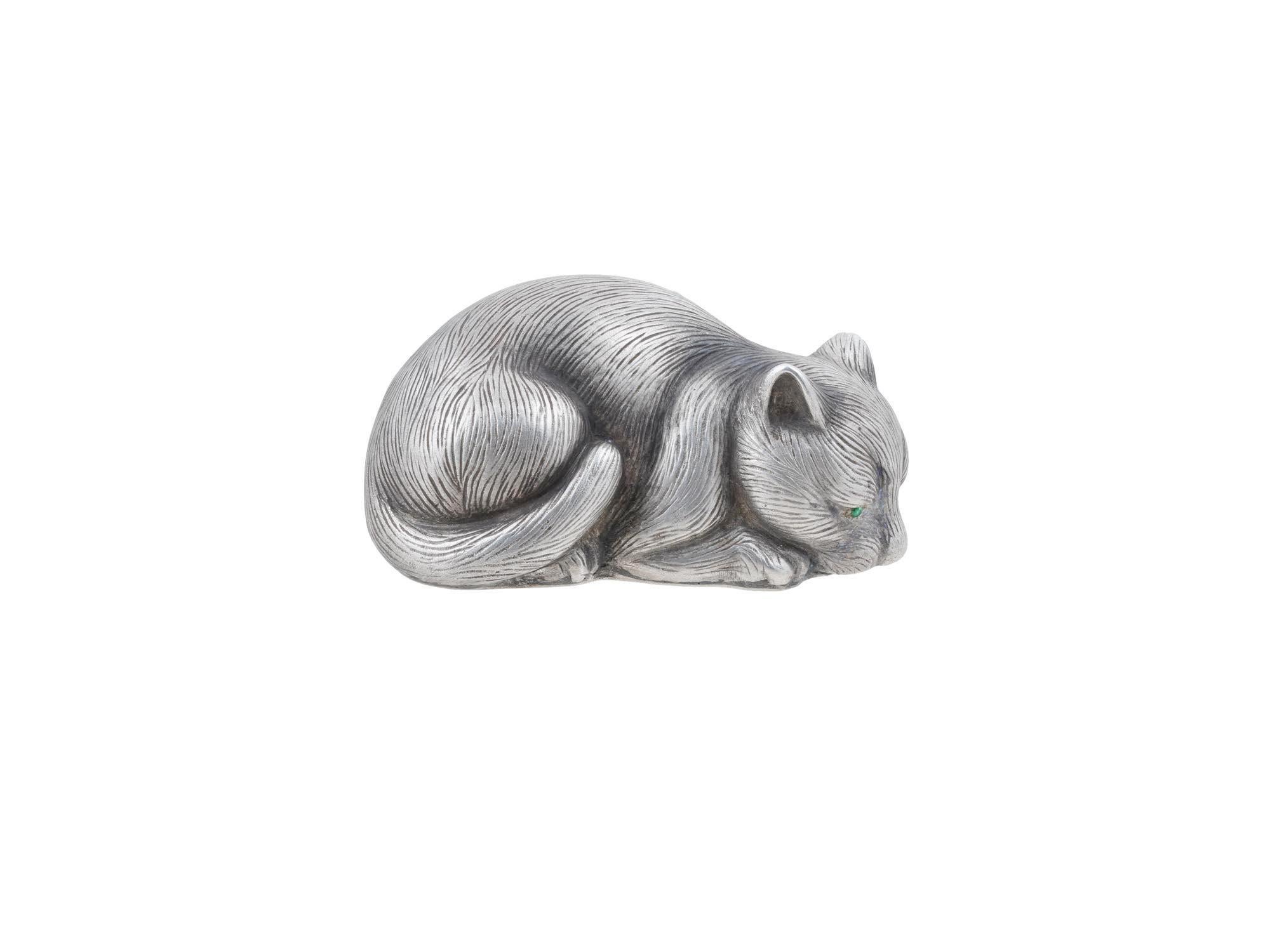 We present to your attention a unique antique treasure from the jewelry house of Fabergé —an exquisite silver figurine of a cat with emerald eyes created by the legendary master Julius Rappoport.

Julius Rappoport was the leading master of the