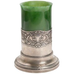 Vase à bijoux Fabergé en vert jade et argent avec poinçon:: 1890-1910