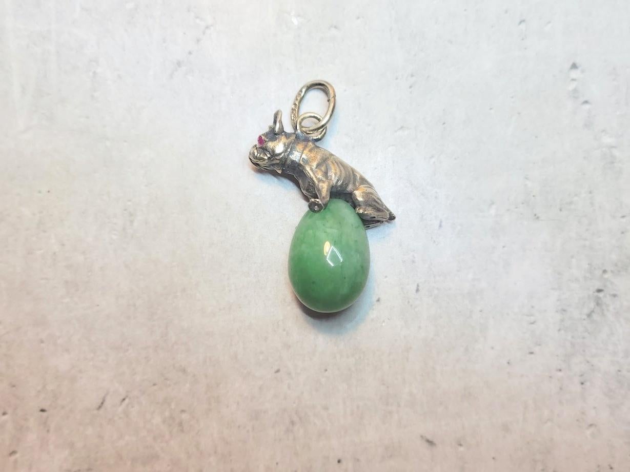 Russian Empire Fabergé Julius Rappoport Jade Egg Pendant with Silver Bulldog and Ruby Eyes