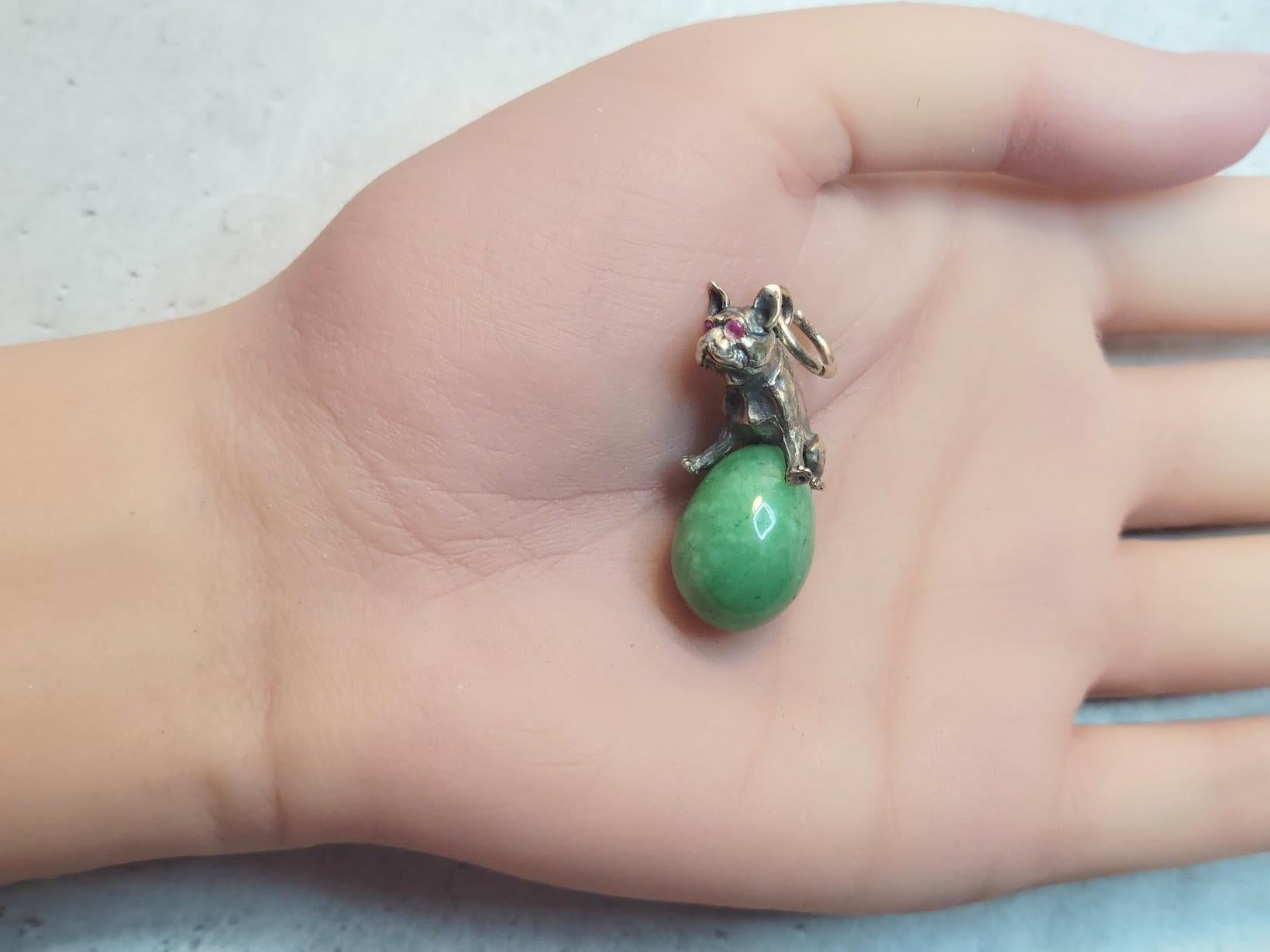 Fabergé Julius Rappoport Jade Egg Pendant with Silver Bulldog and Ruby Eyes 1