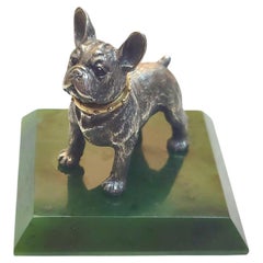 Fabergé Julius Rappoport Bulldog d'argento con occhi di rubino e collare d'oro Fabergé Julius Rappoport Bulldog d'argento con occhi di rubino e collare d'oro