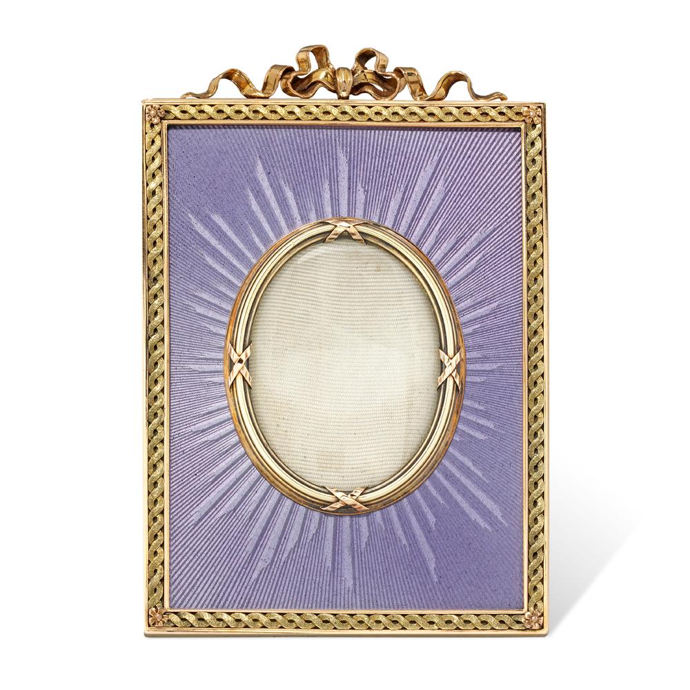 Rahmen aus lilafarbener Emaille und Gelbgold von Fabergé (Viktorianisch) im Angebot