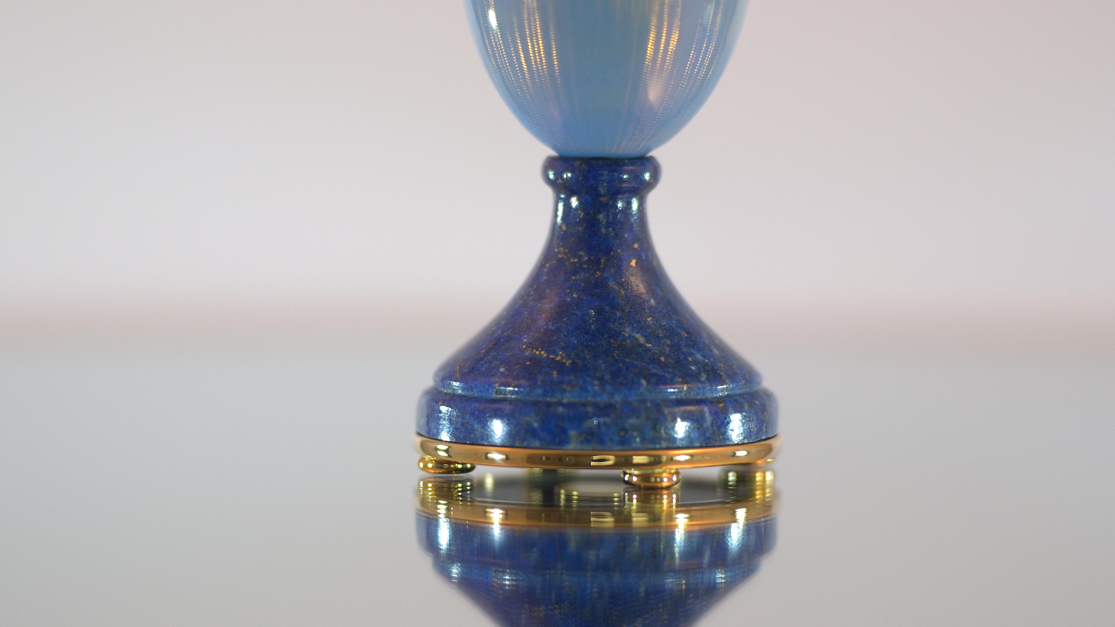 Fabergé Lizard-Egg, 18k Gold, Blue Guilloché Enamel, Diamonds, Emeralds, Lapis For Sale 9