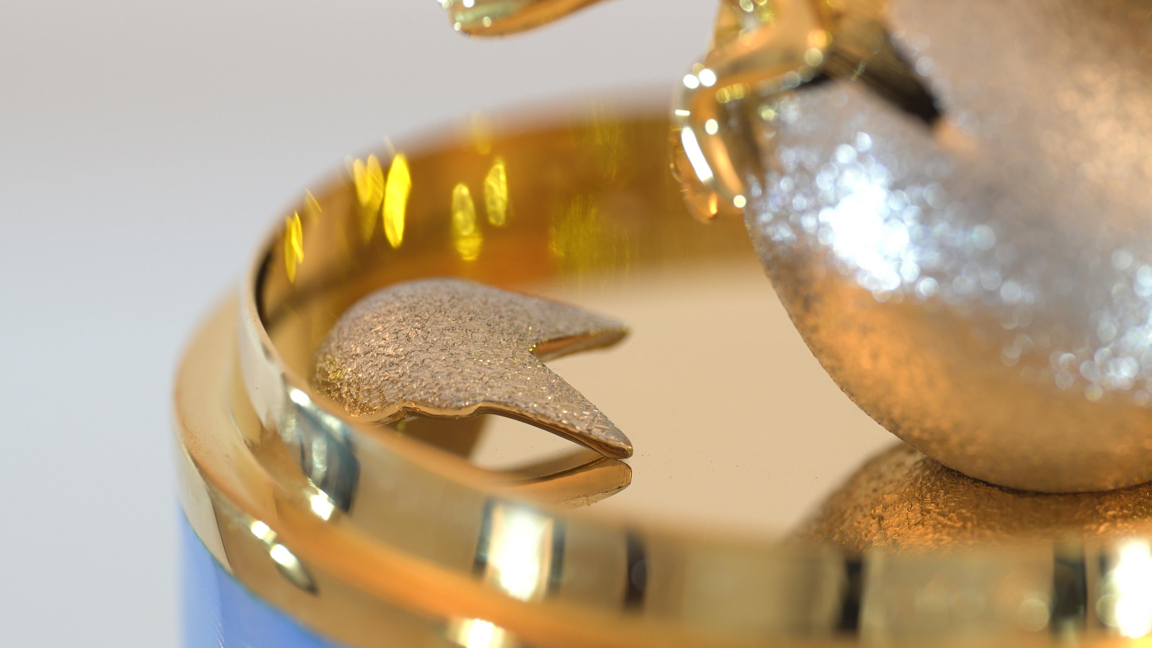 Brilliant Cut Fabergé Lizard-Egg, 18k Gold, Blue Guilloché Enamel, Diamonds, Emeralds, Lapis For Sale