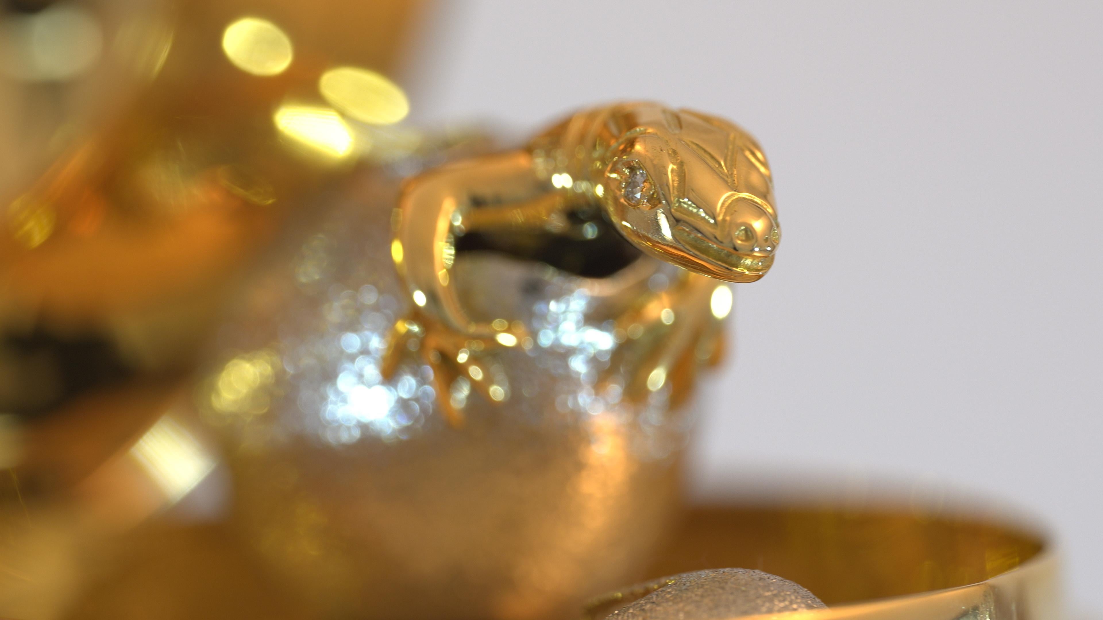 Women's or Men's Fabergé Lizard-Egg, 18k Gold, Blue Guilloché Enamel, Diamonds, Emeralds, Lapis For Sale