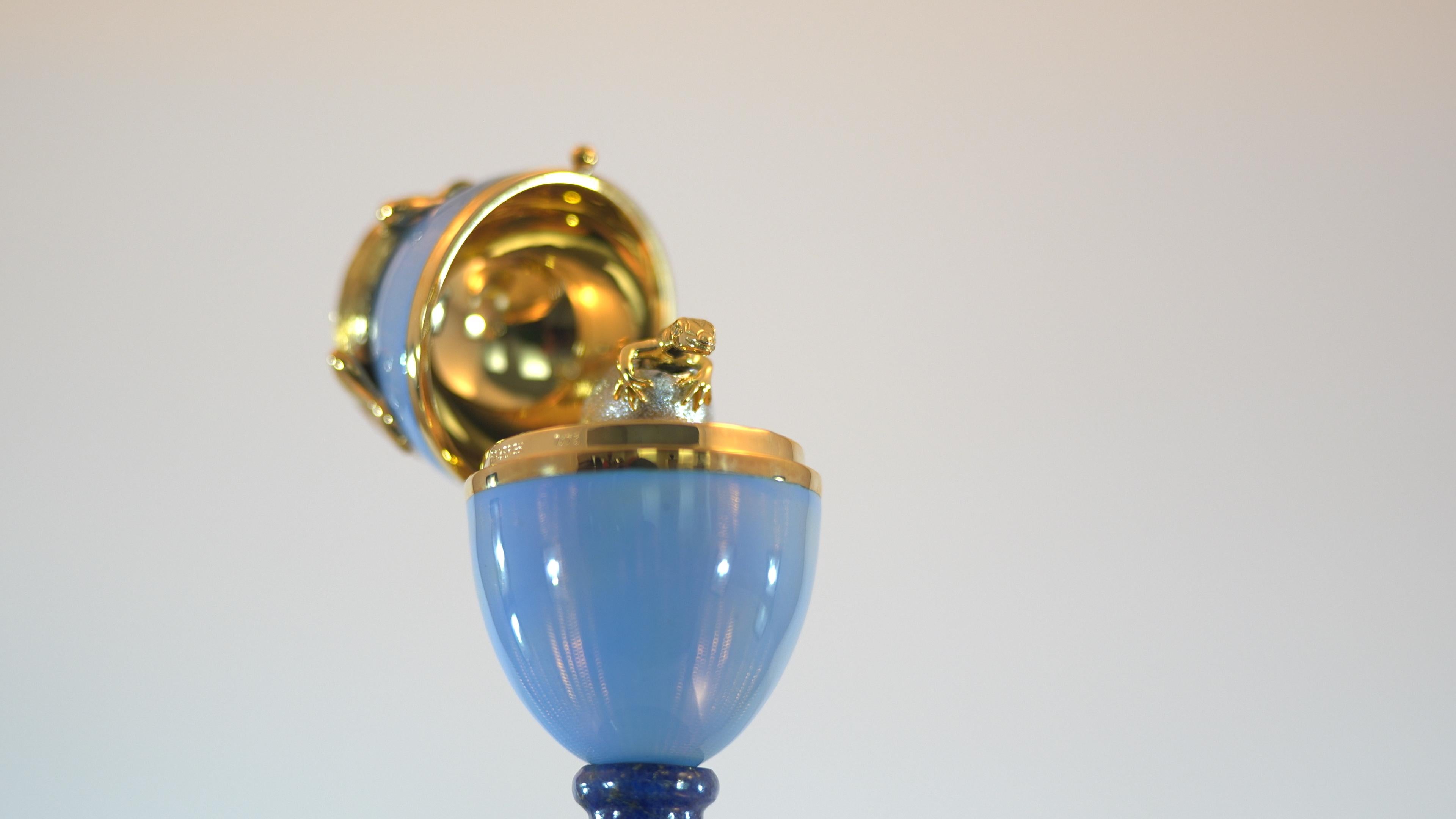 Fabergé Lizard-Egg, 18k Gold, Blue Guilloché Enamel, Diamonds, Emeralds, Lapis For Sale 2