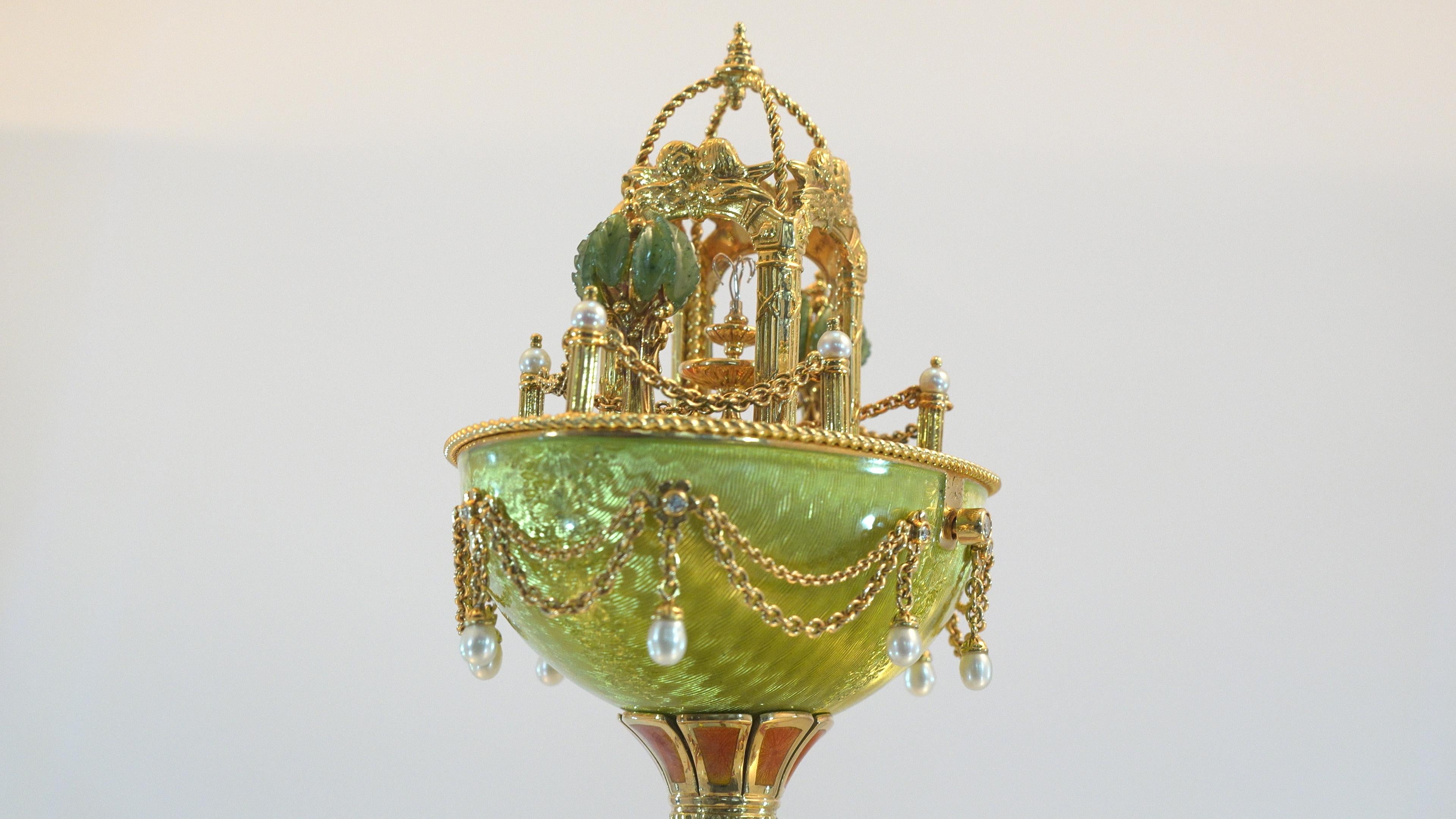 Fabergé Meissen Egg, Gold, Enamel, Diamonds, Gemstones, Porcelain, Music Box For Sale 4