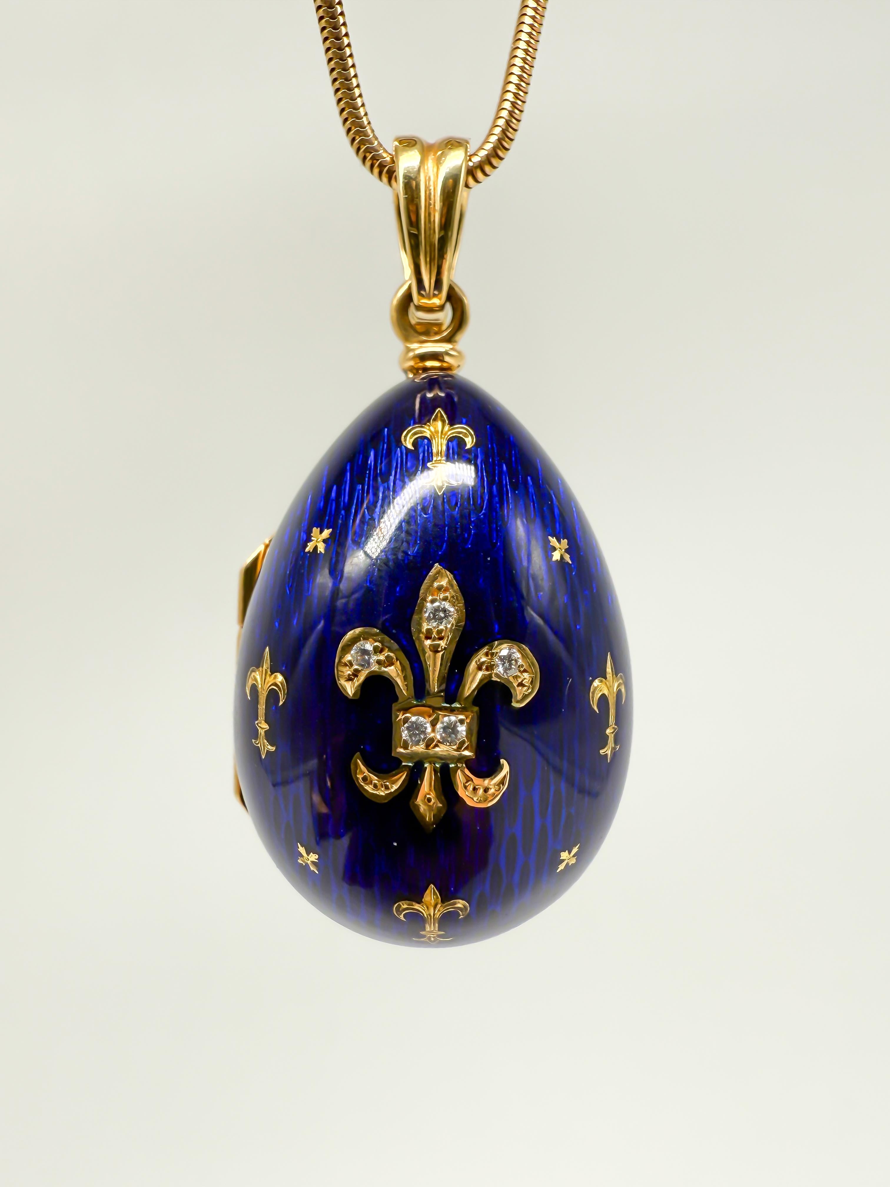 Squisito artigianato - Ciondolo Fabergé in edizione limitata in oro giallo 18 carati con diamanti

Un tocco di storia incontra un lusso senza tempo: questo ciondolo firmato Fabergé è un capolavoro di alta gioielleria, che rappresenta l'apice