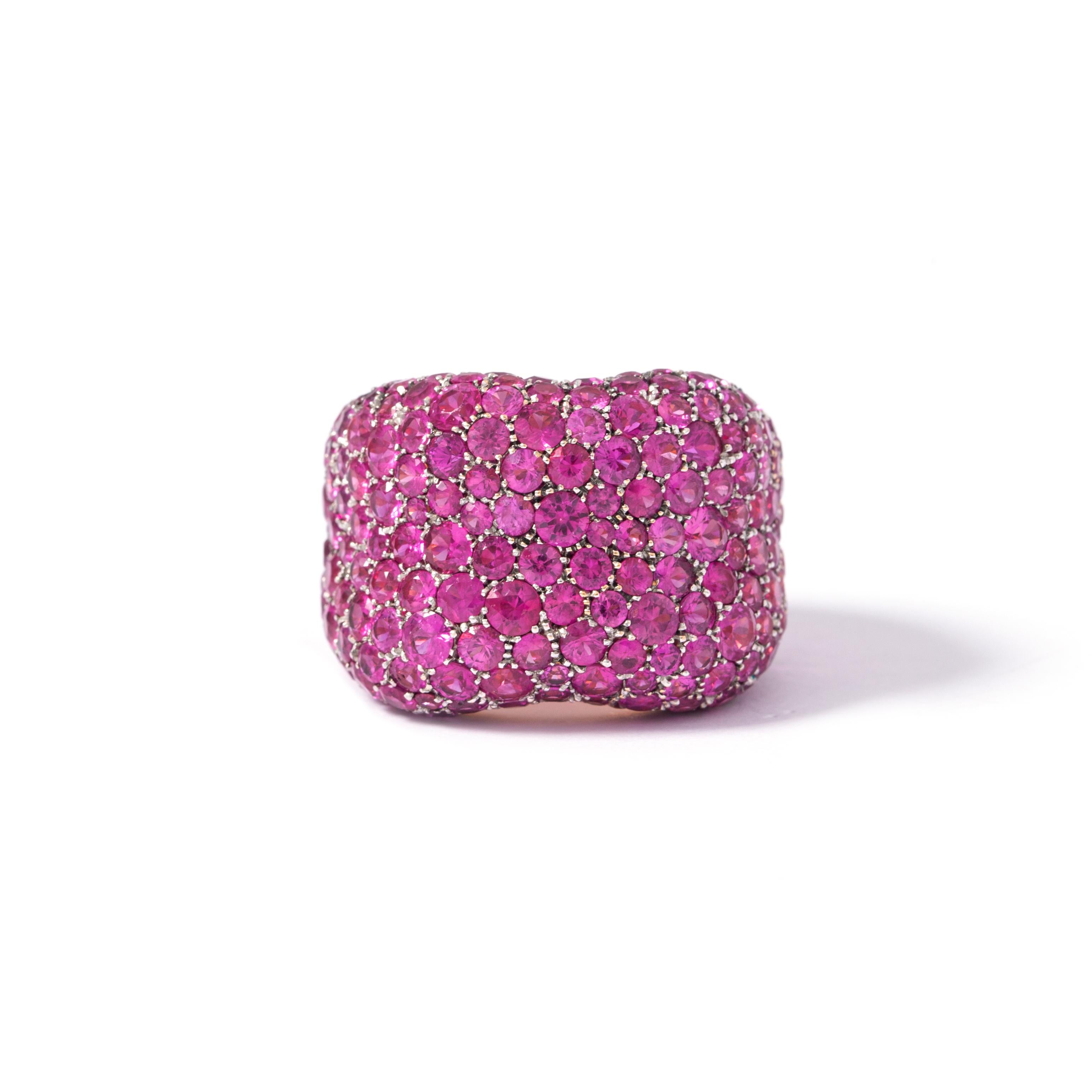 Fabergé model Emotion ring in Rose gold 18K full pave set with Pink Sapphires.
Gross weight: 16.32 grams.
Size: 7 (54).