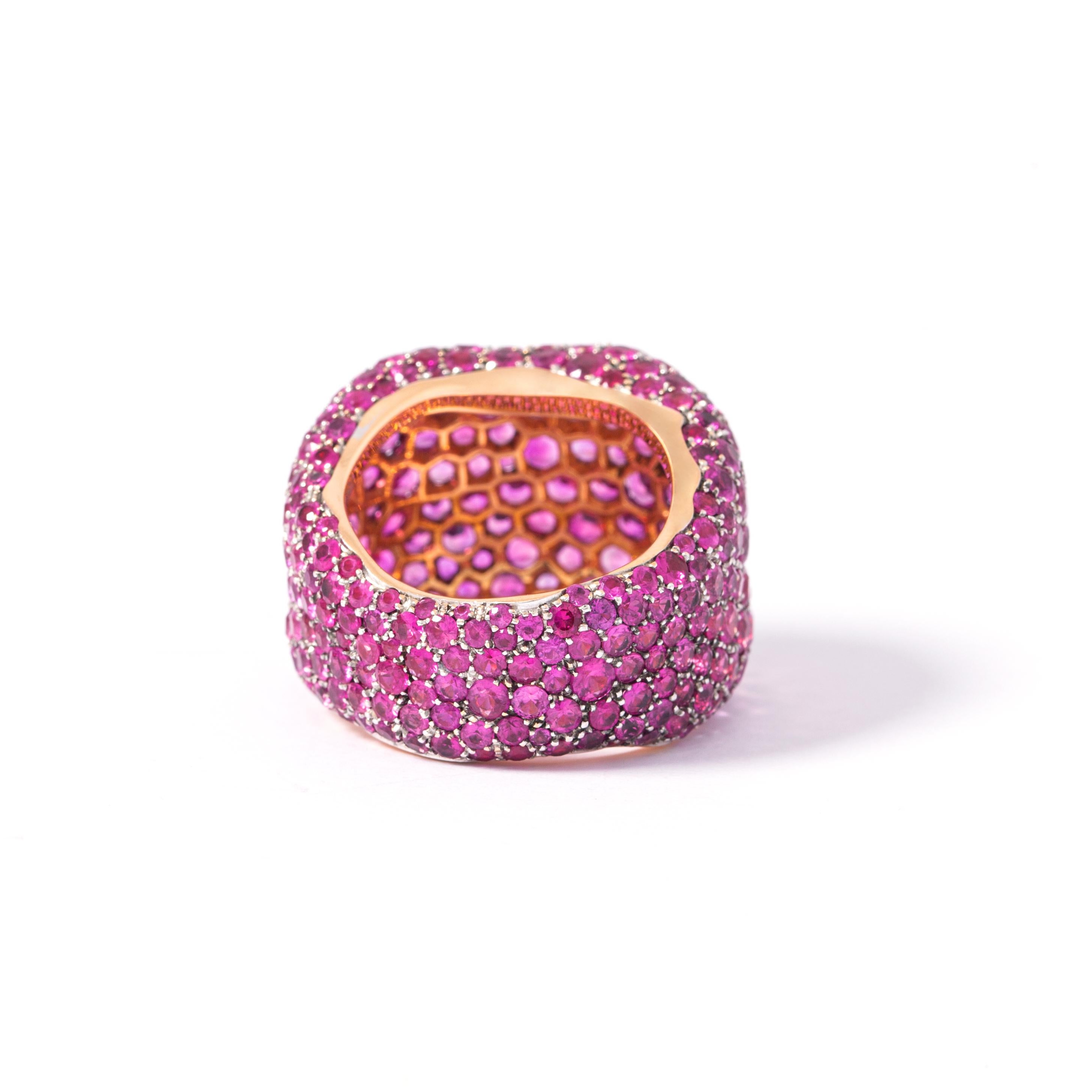 Fabergé-Ring mit rosa Saphiren im Zustand „Neu“ in Geneva, CH
