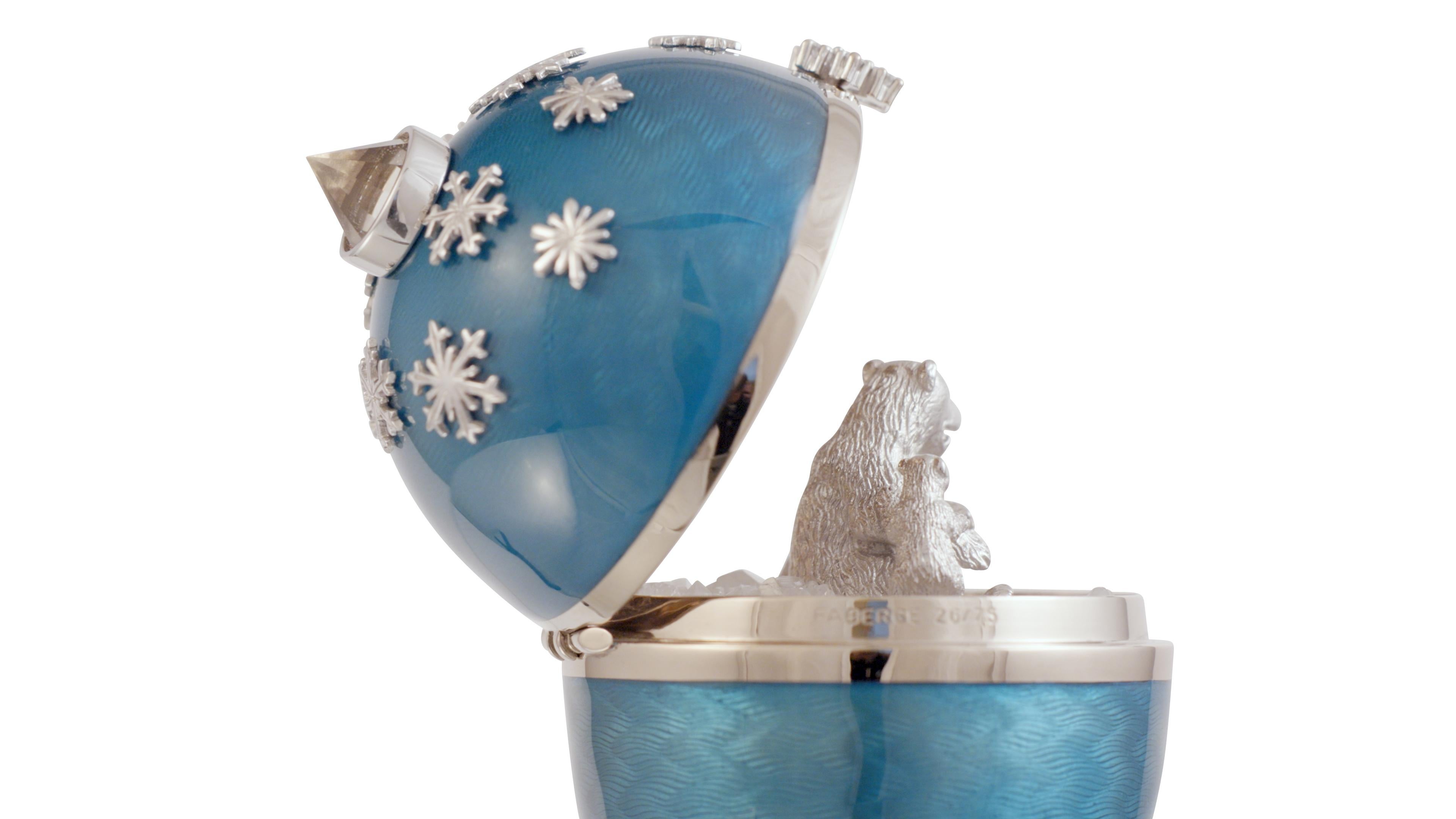 Fabergé Polar-Bear Egg Objects, or blanc 18k, émail translucide, 0.17ct G VS Unisexe en vente