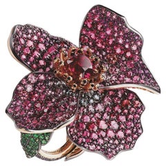 Fabergé Bague coquelicot en or 18 carats et argent avec fleur de spinelle et grenats colorés