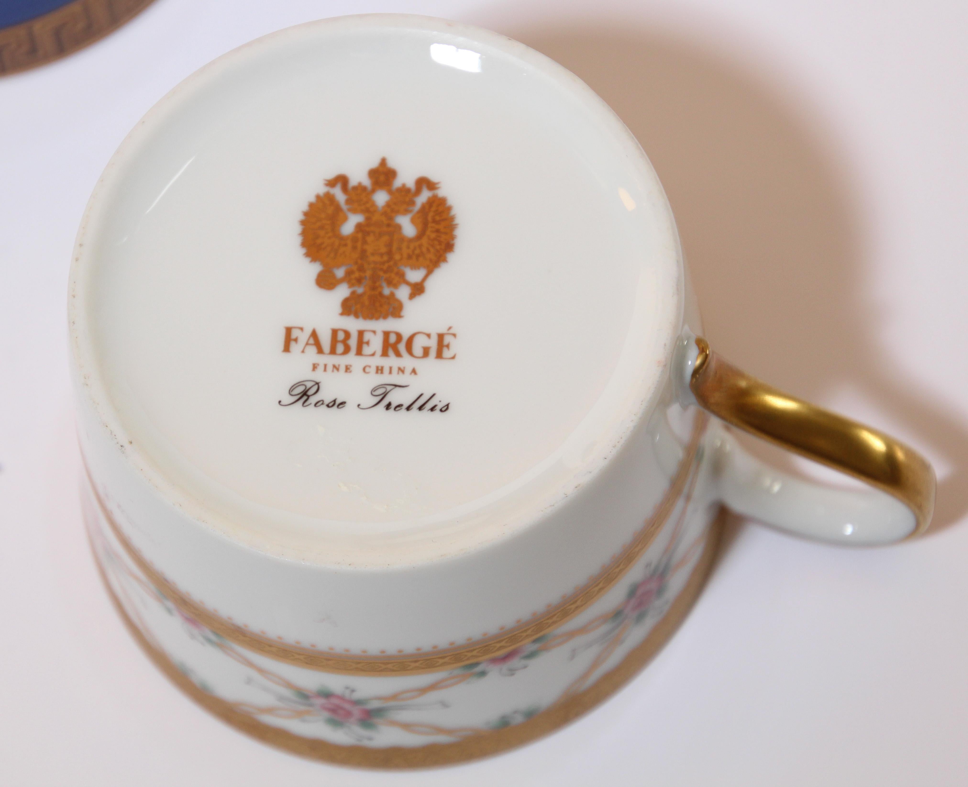 Fabergé Tasses à thé et à café en porcelaine Ensemble de quatre tasses dans un coffret en velours en vente 11