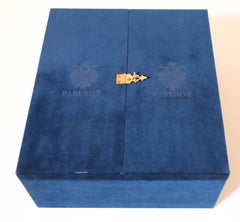 Fabergé Tasses à thé et à café en porcelaine Ensemble de quatre tasses dans un coffret en velours