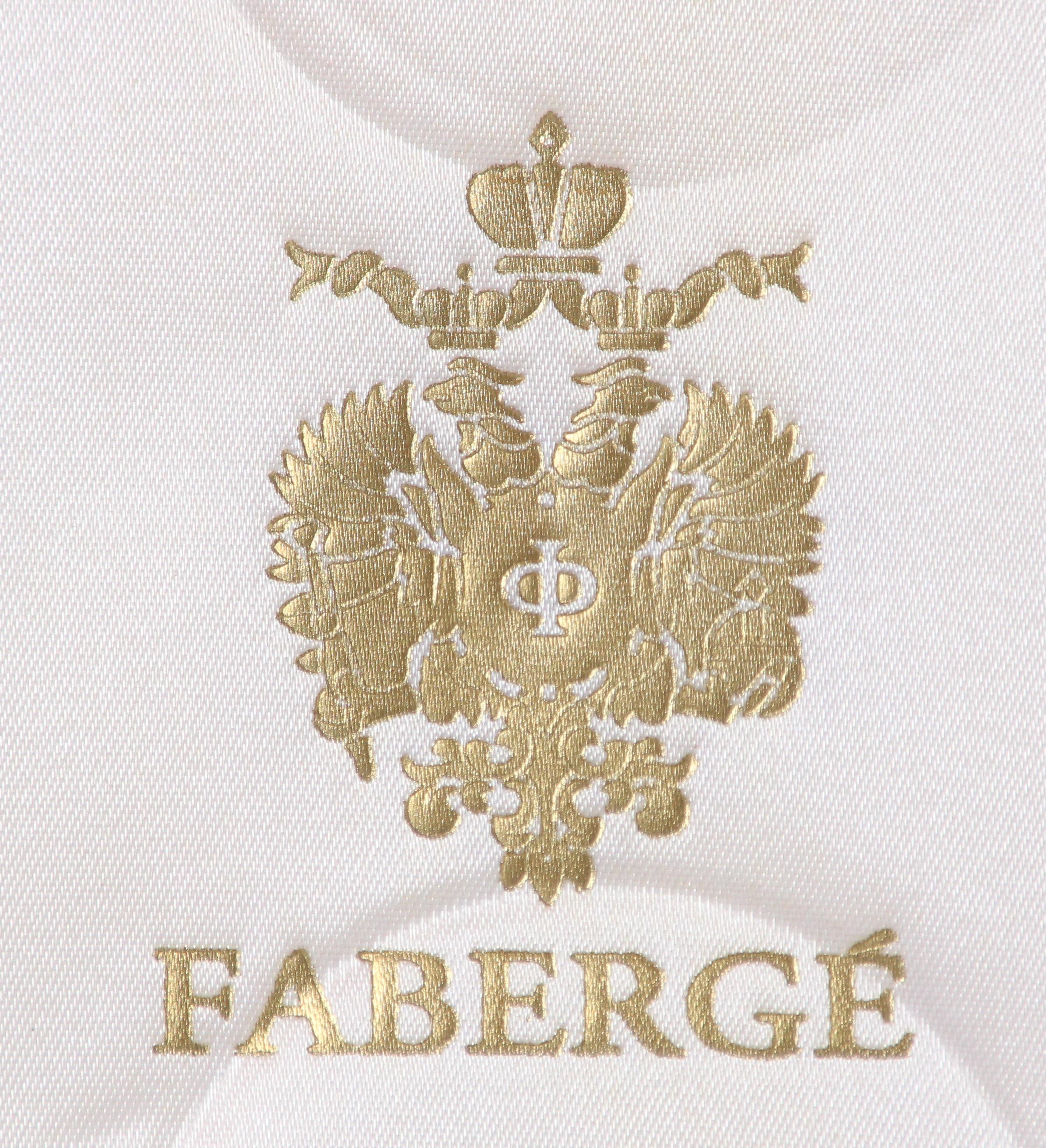 Français Tasses à thé et à café en porcelaine Fabergé - Ensemble de quatre dans un étui en velours en vente